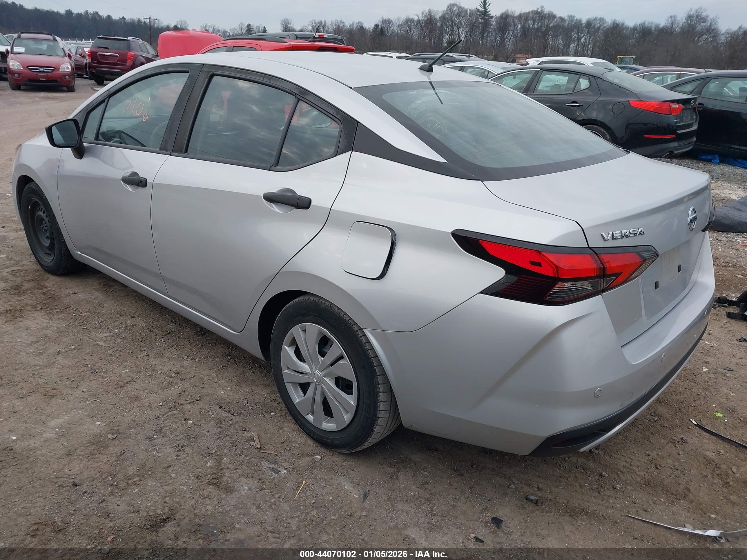 NISSAN VERSA image 3
