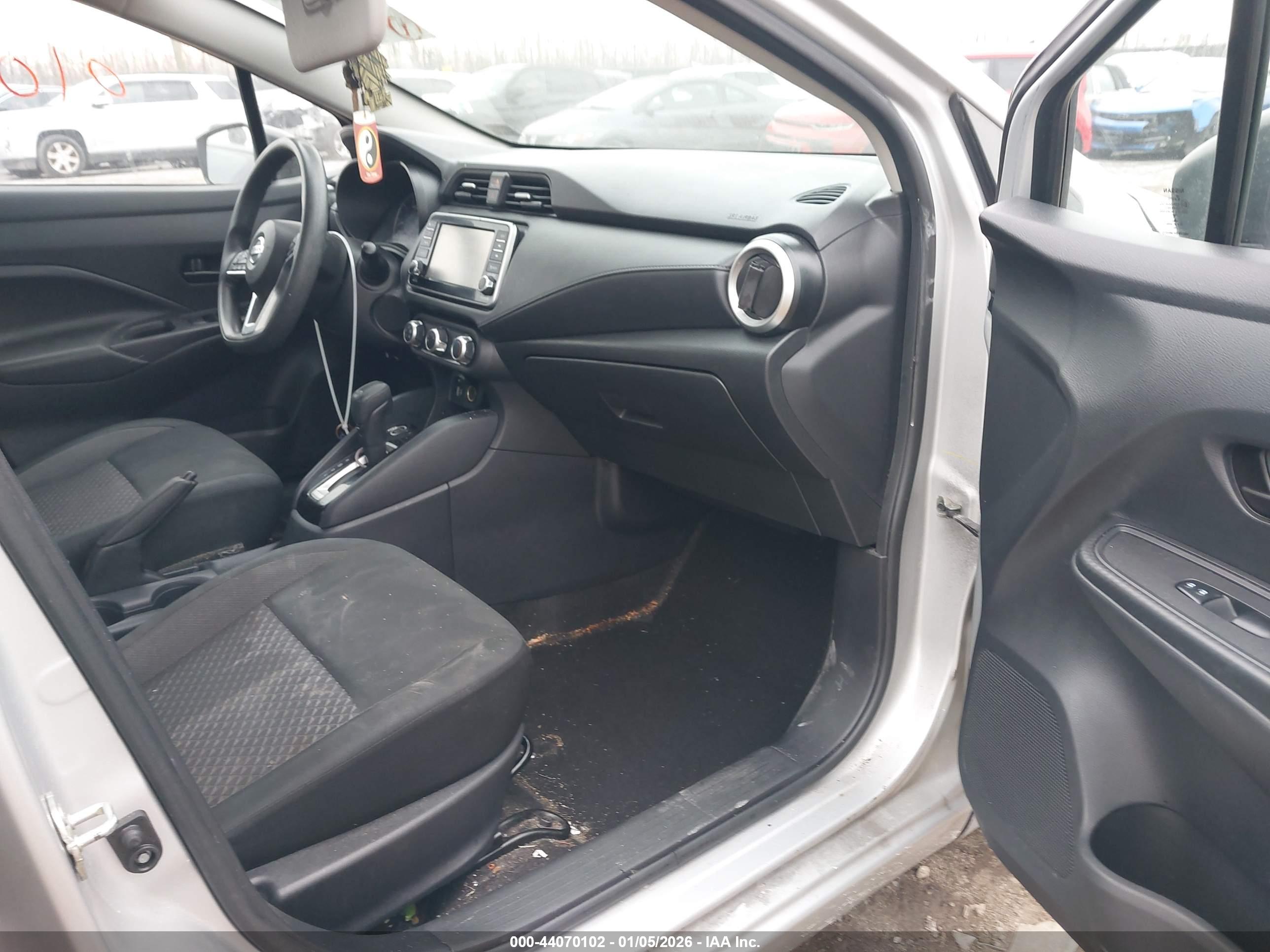 NISSAN VERSA image 5