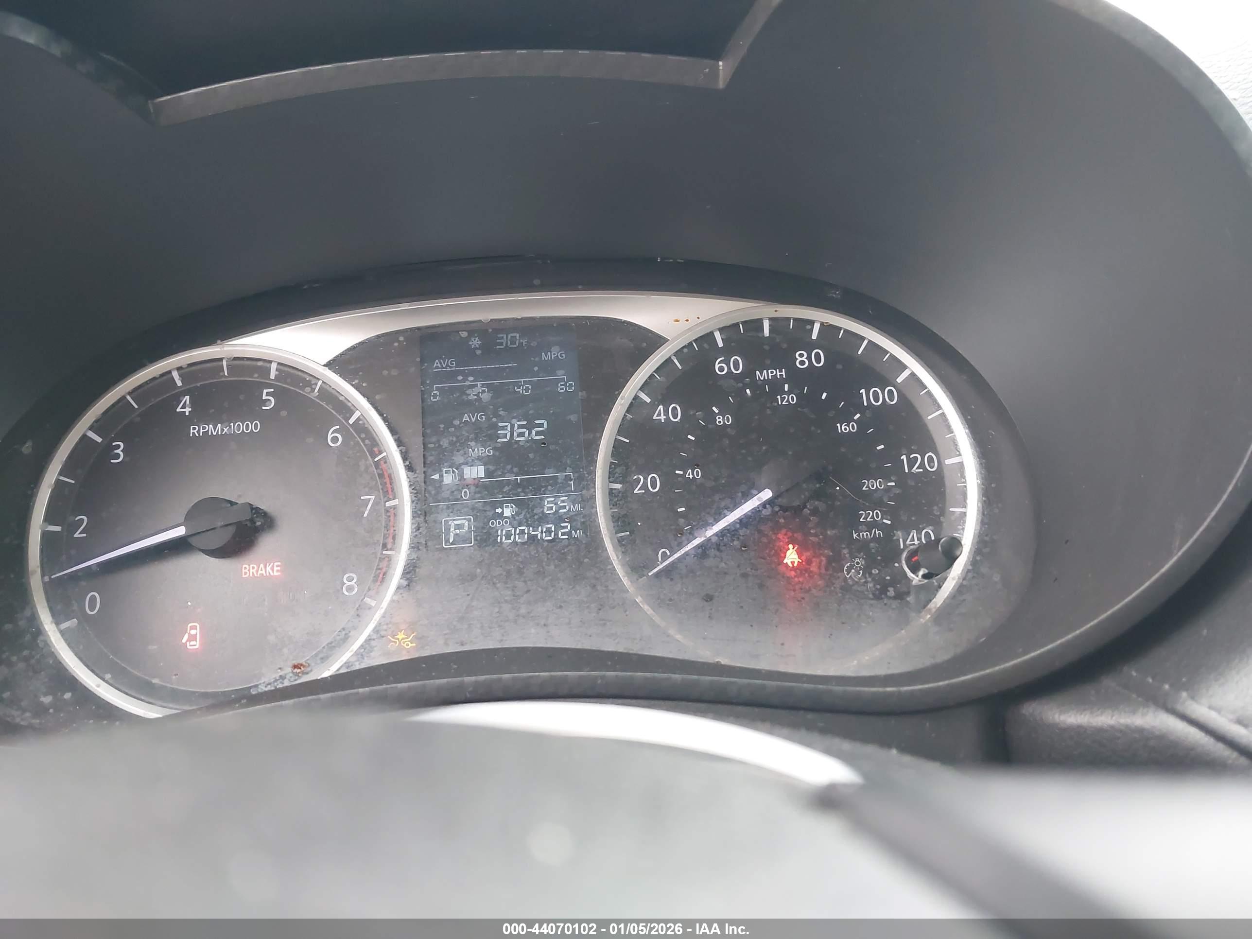 NISSAN VERSA image 7