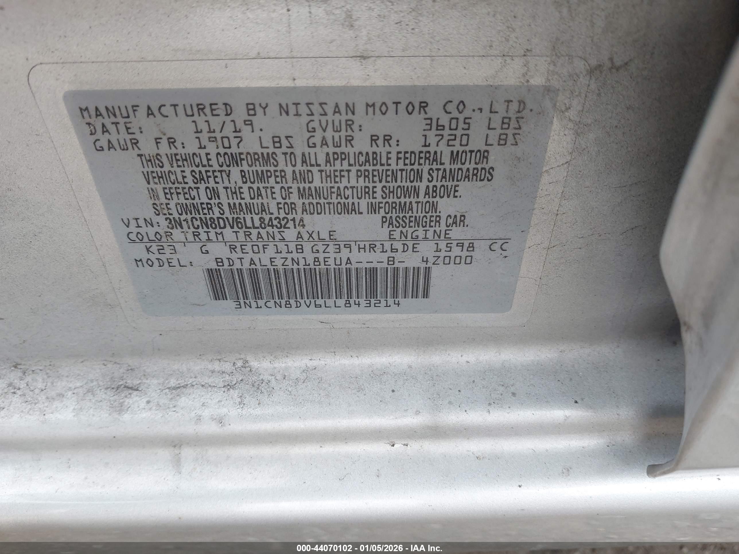 NISSAN VERSA image 9