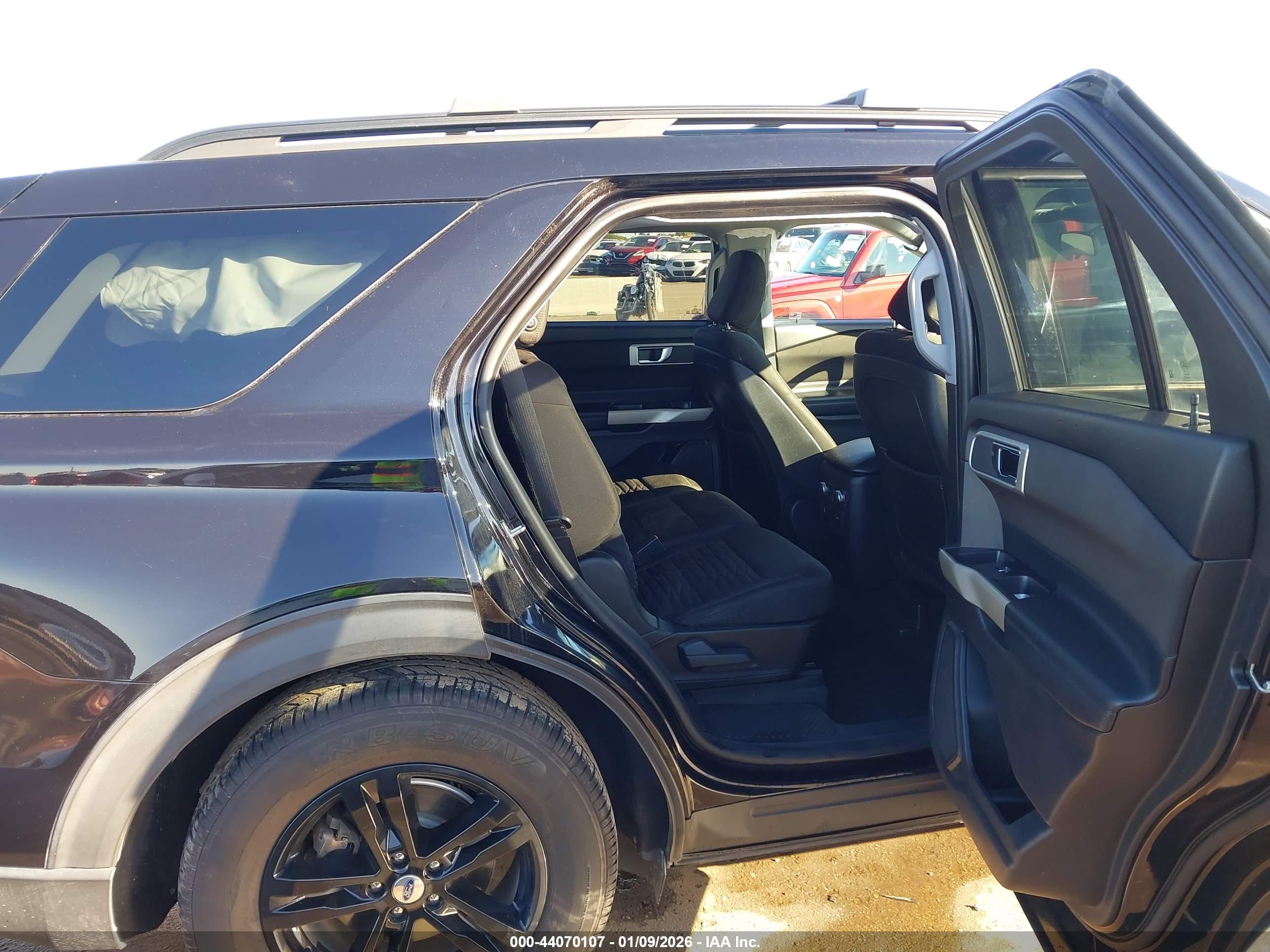 FORD EXPLORER image 8