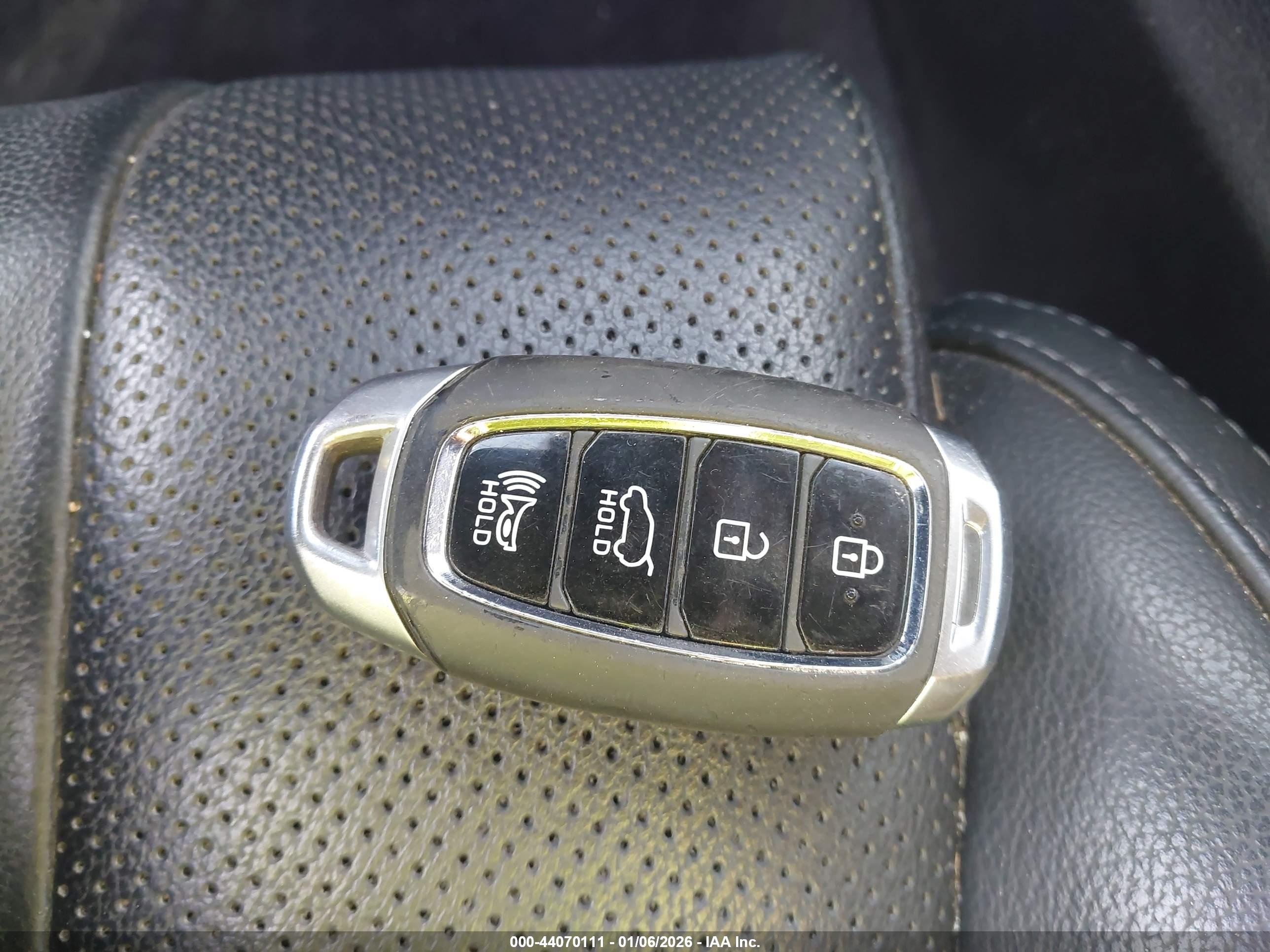HYUNDAI SANTA image 11