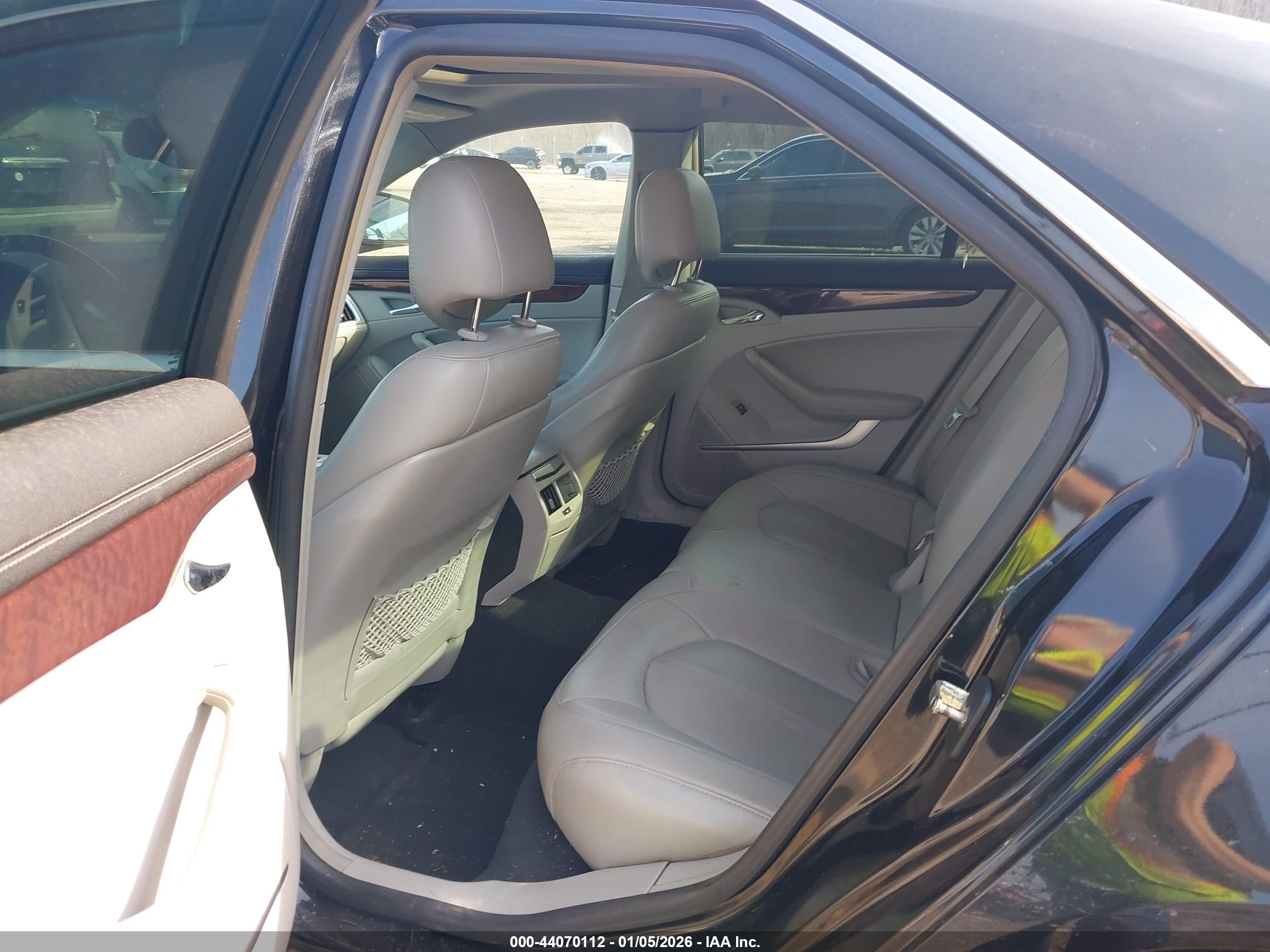 CADILLAC CTS image 8