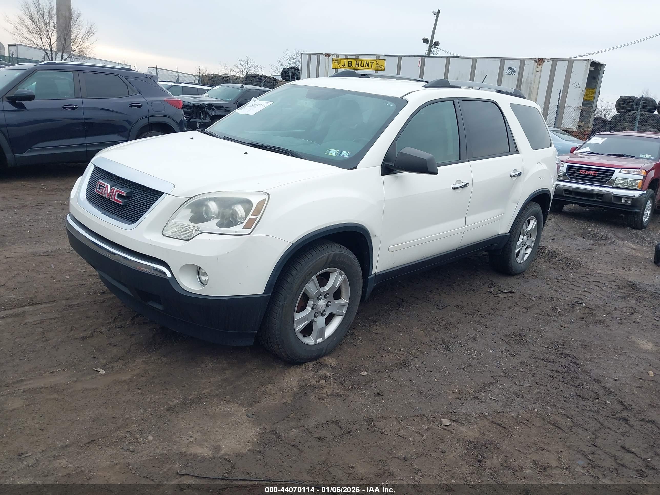 GMC ACADIA image 2