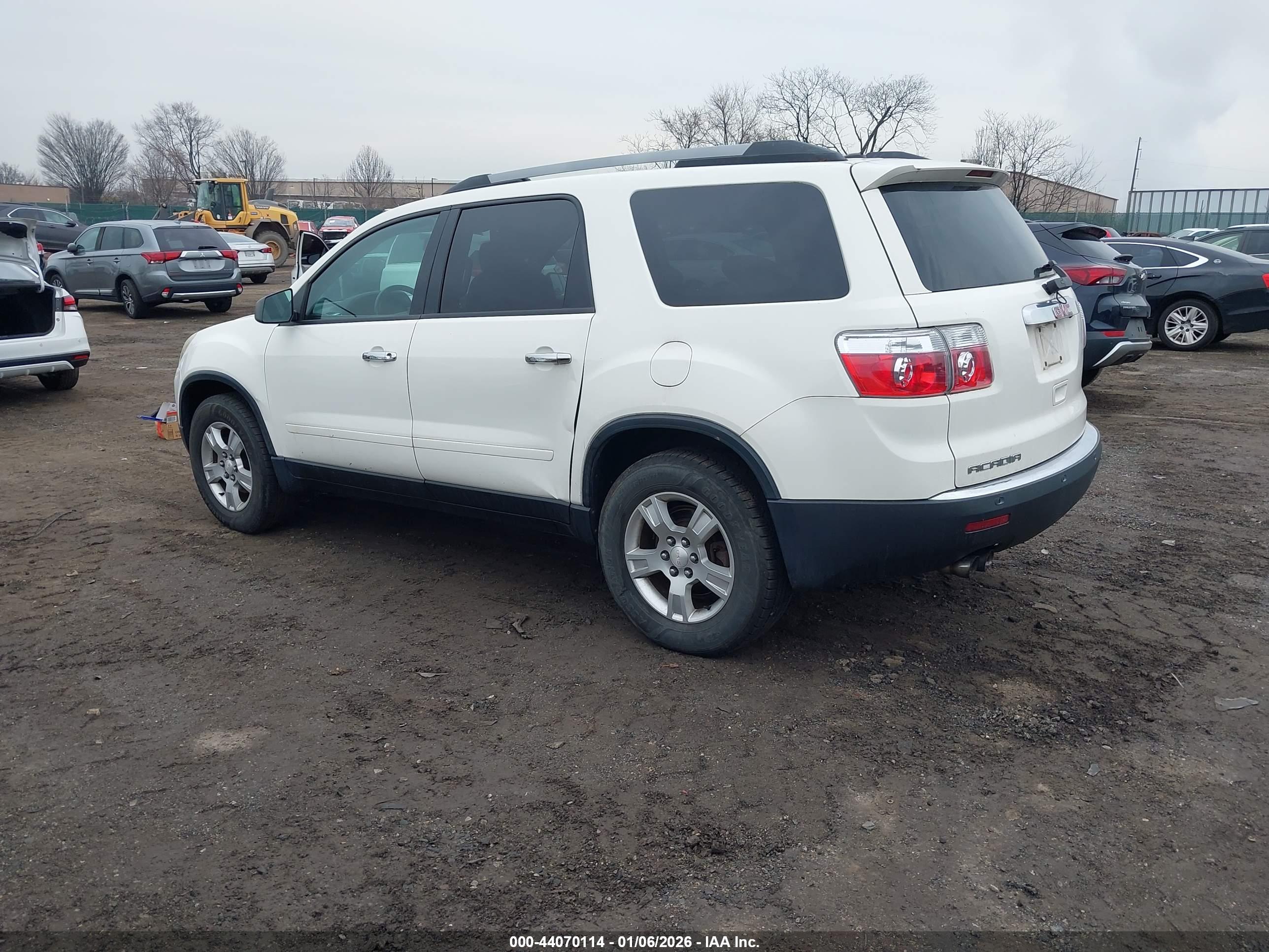 GMC ACADIA image 3