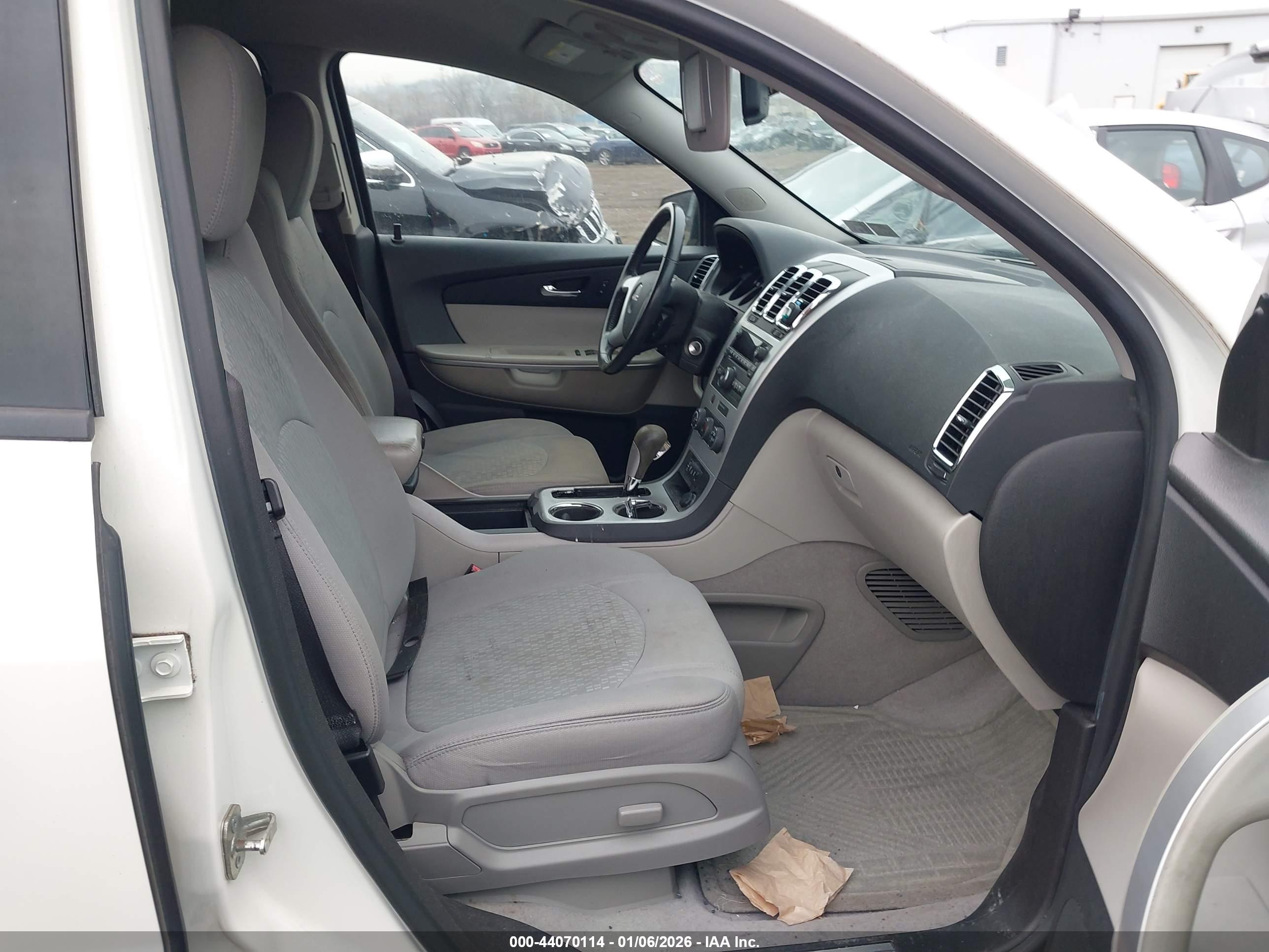 GMC ACADIA image 5