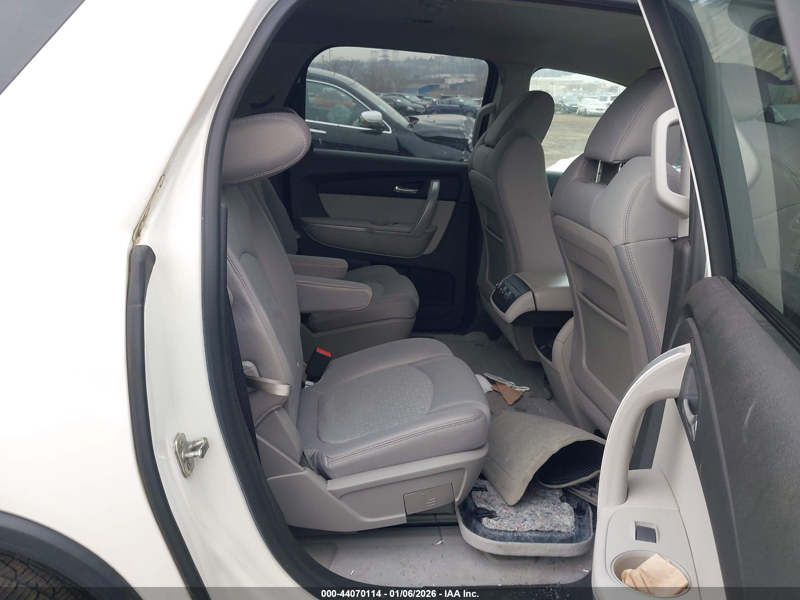 GMC ACADIA image 8