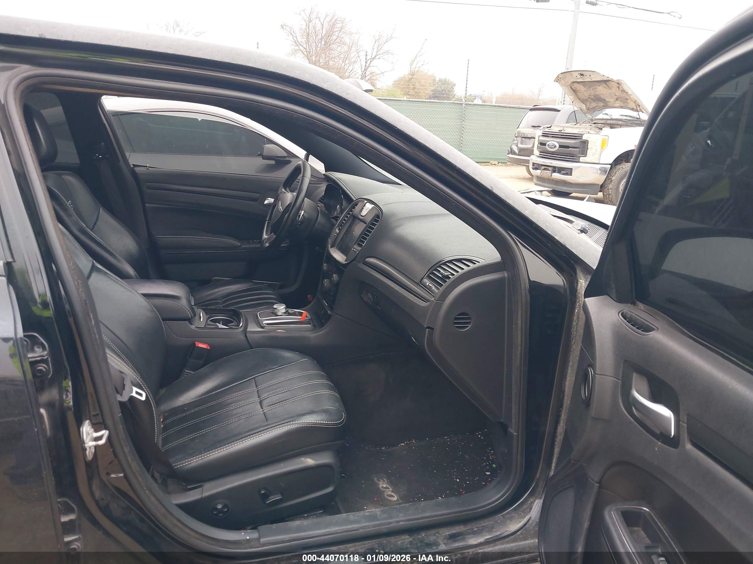 CHRYSLER 300 image 5