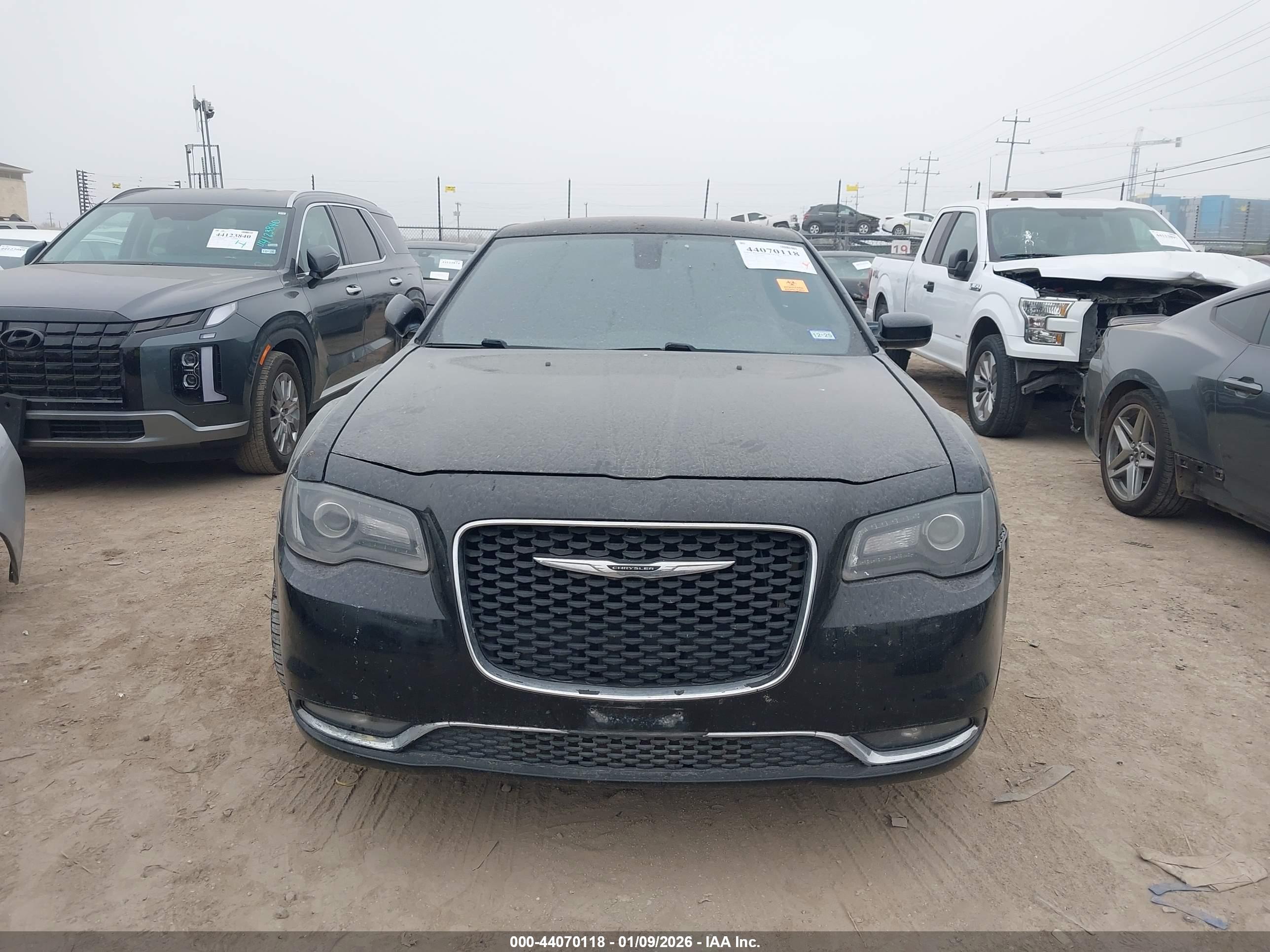 CHRYSLER 300 image 6