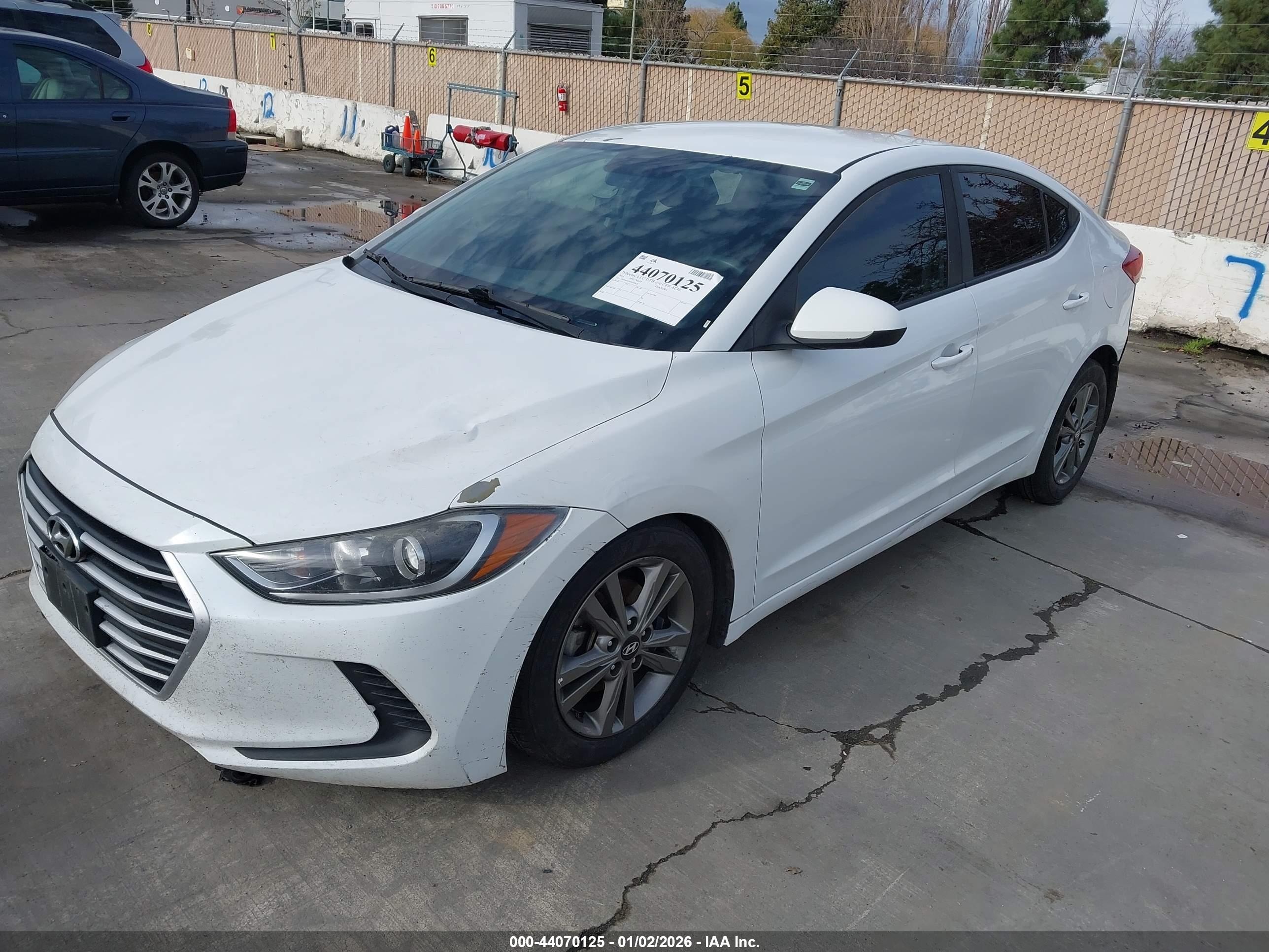 HYUNDAI ELANTRA image 2