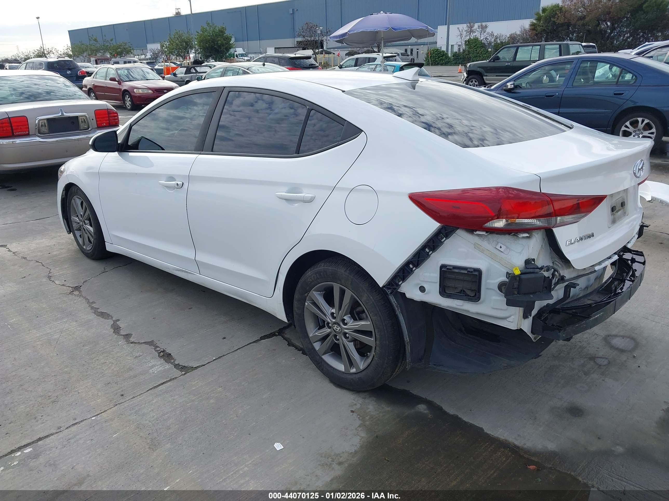 HYUNDAI ELANTRA image 3