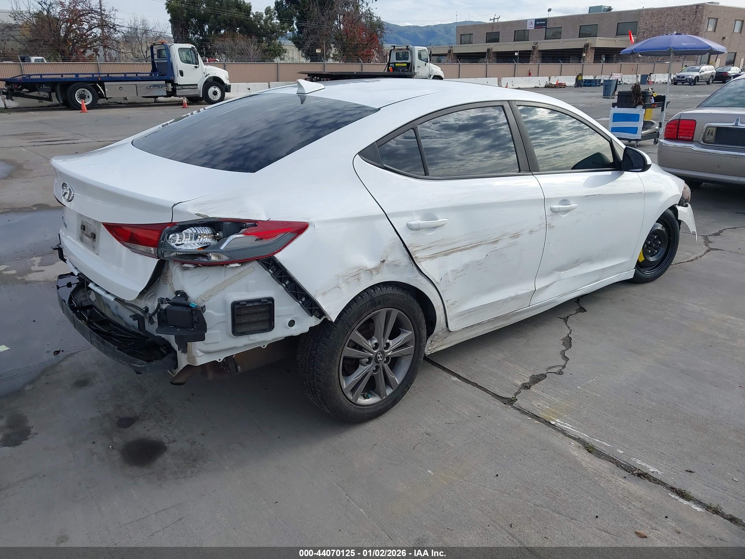 HYUNDAI ELANTRA image 4