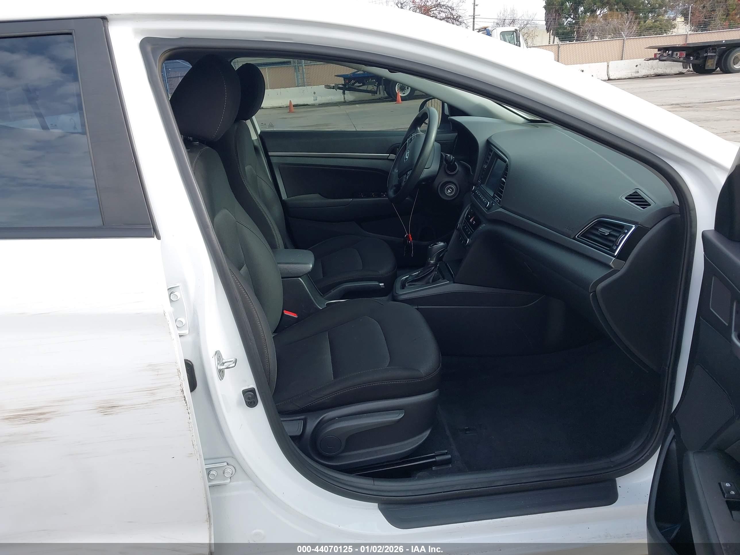 HYUNDAI ELANTRA image 5