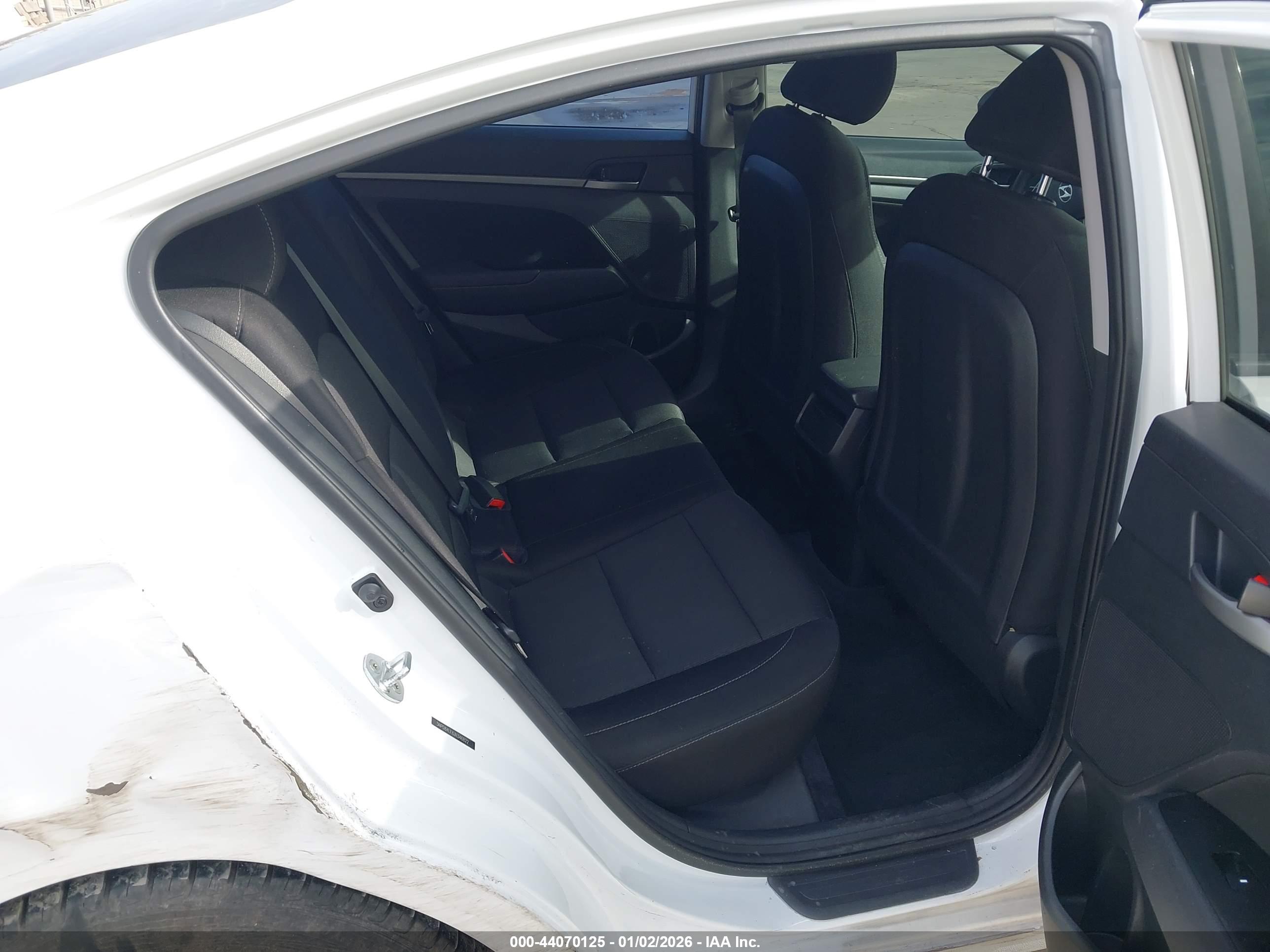 HYUNDAI ELANTRA image 8