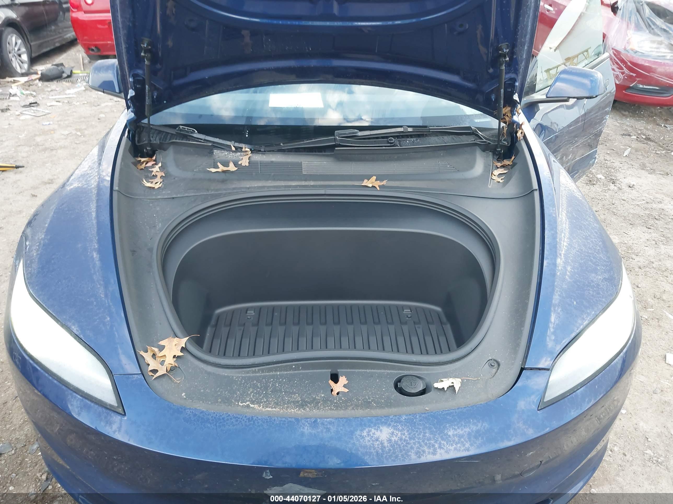 TESLA MODEL image 10