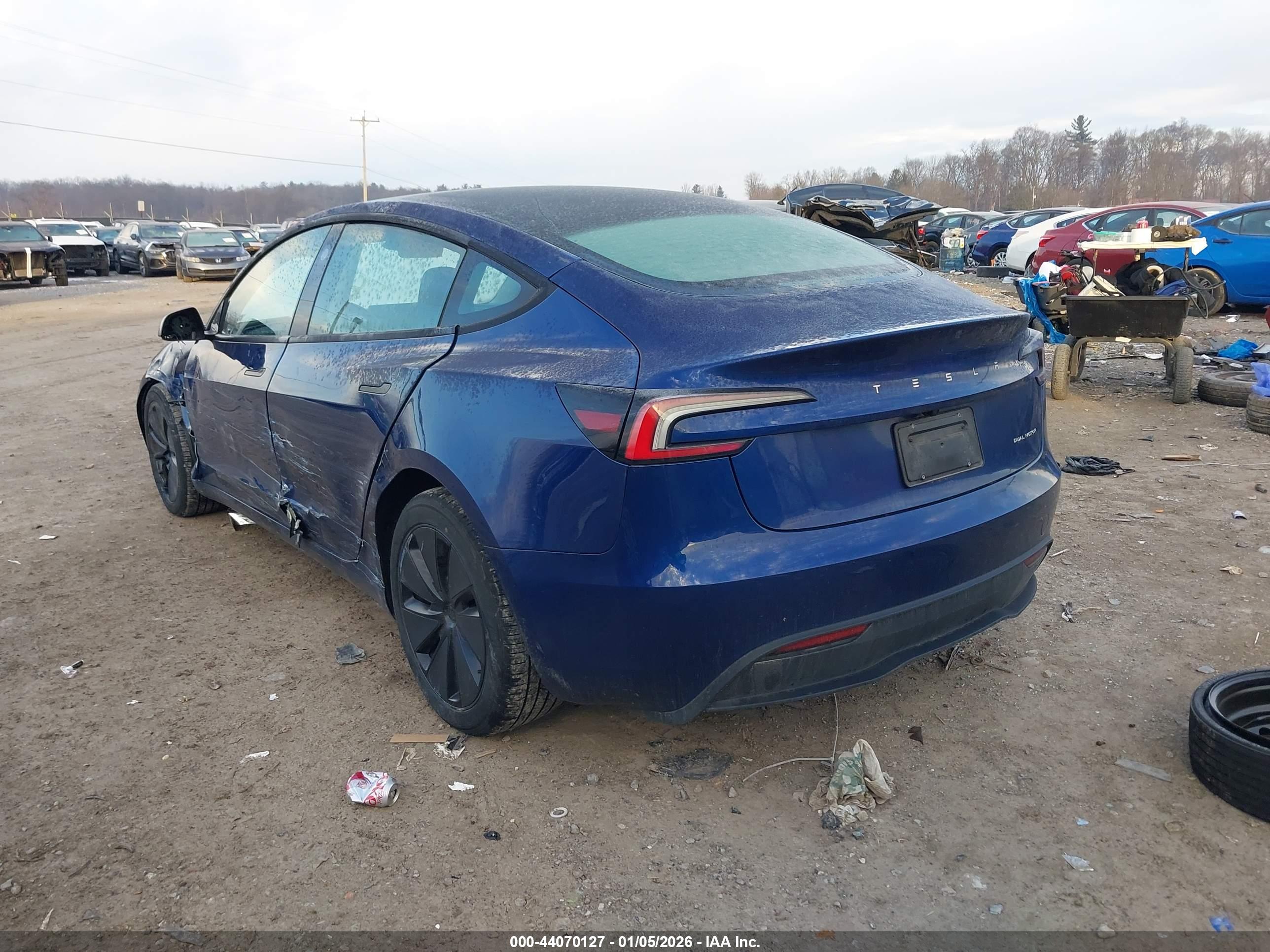 TESLA MODEL image 3
