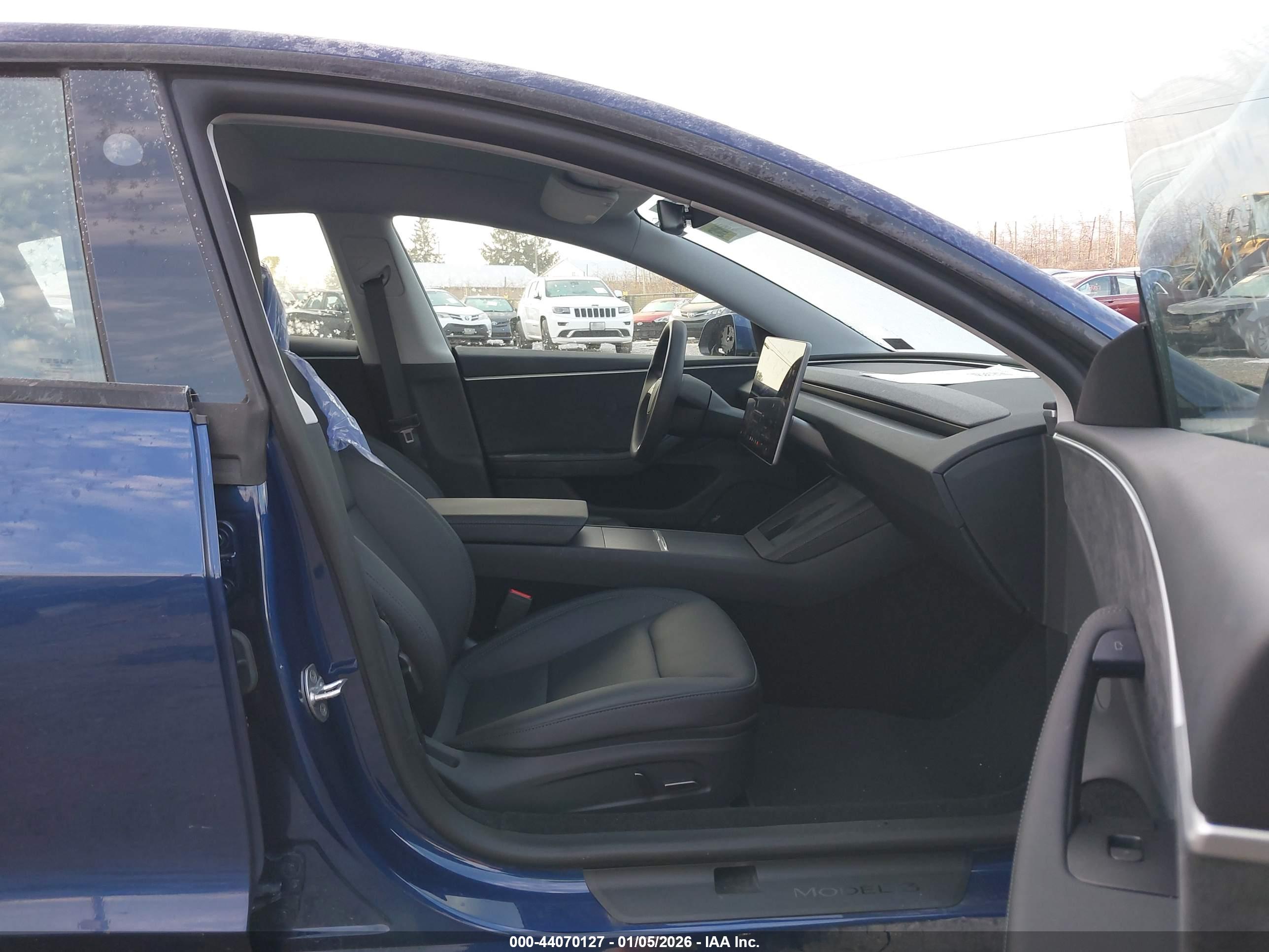 TESLA MODEL image 5