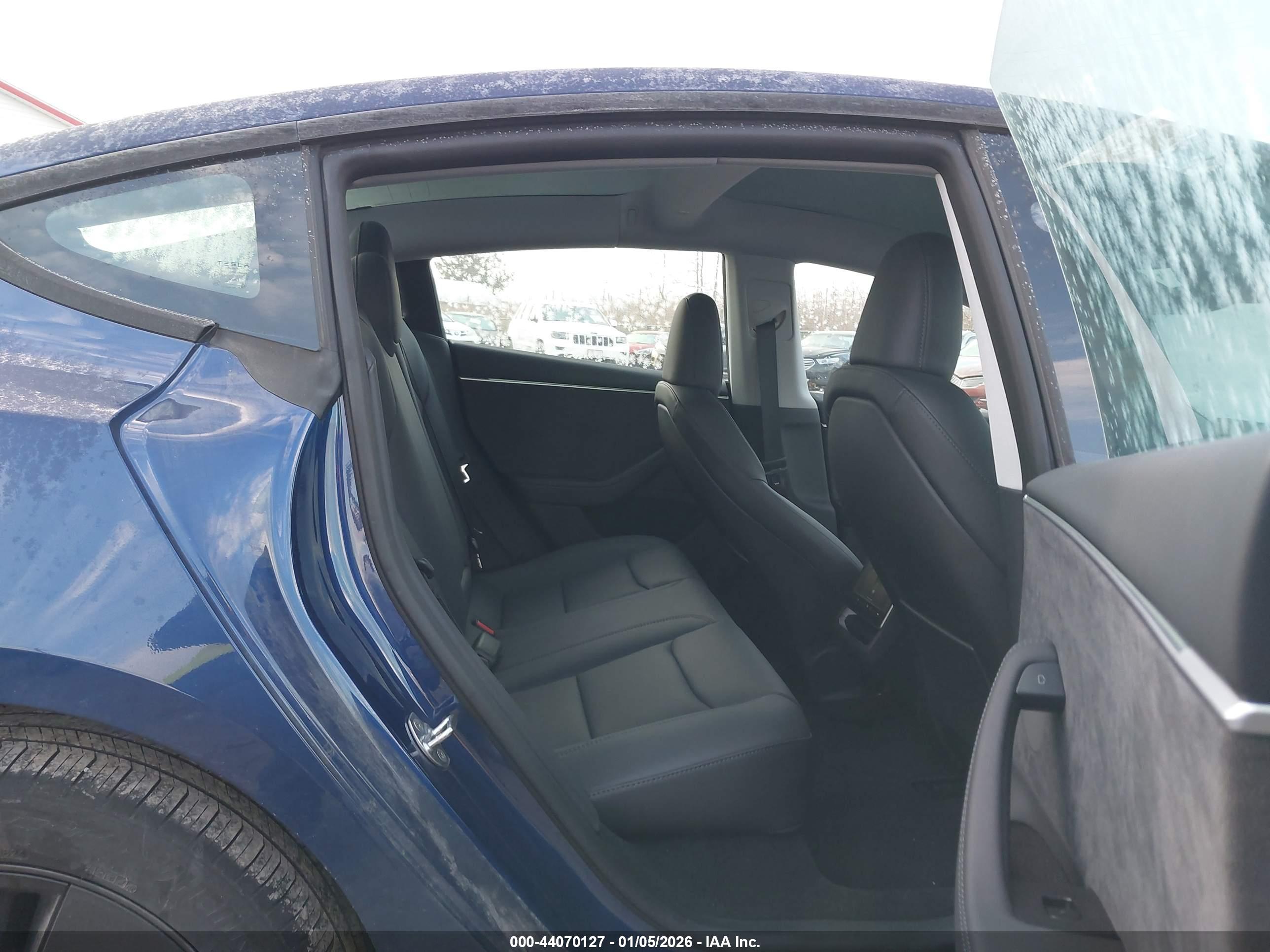 TESLA MODEL image 8