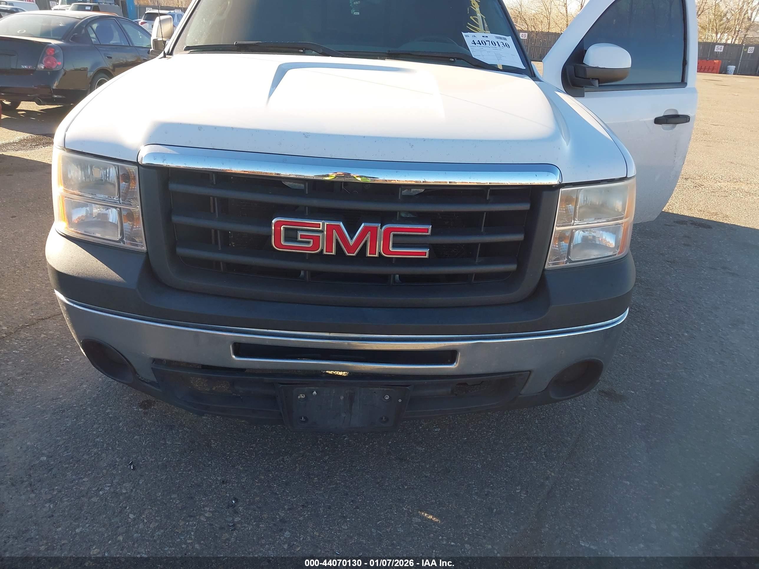 GMC SIERRA image 6