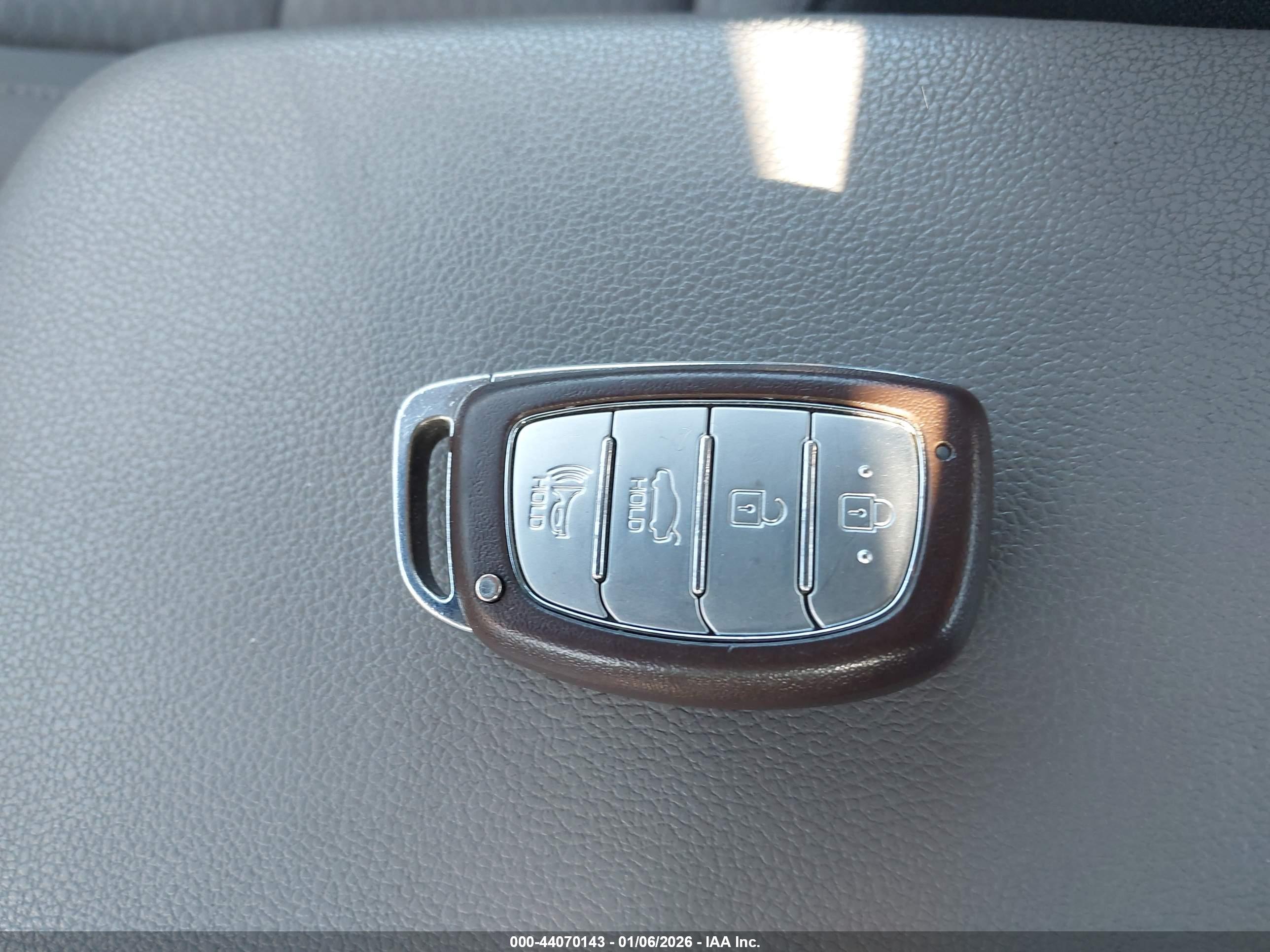 HYUNDAI ELANTRA image 11