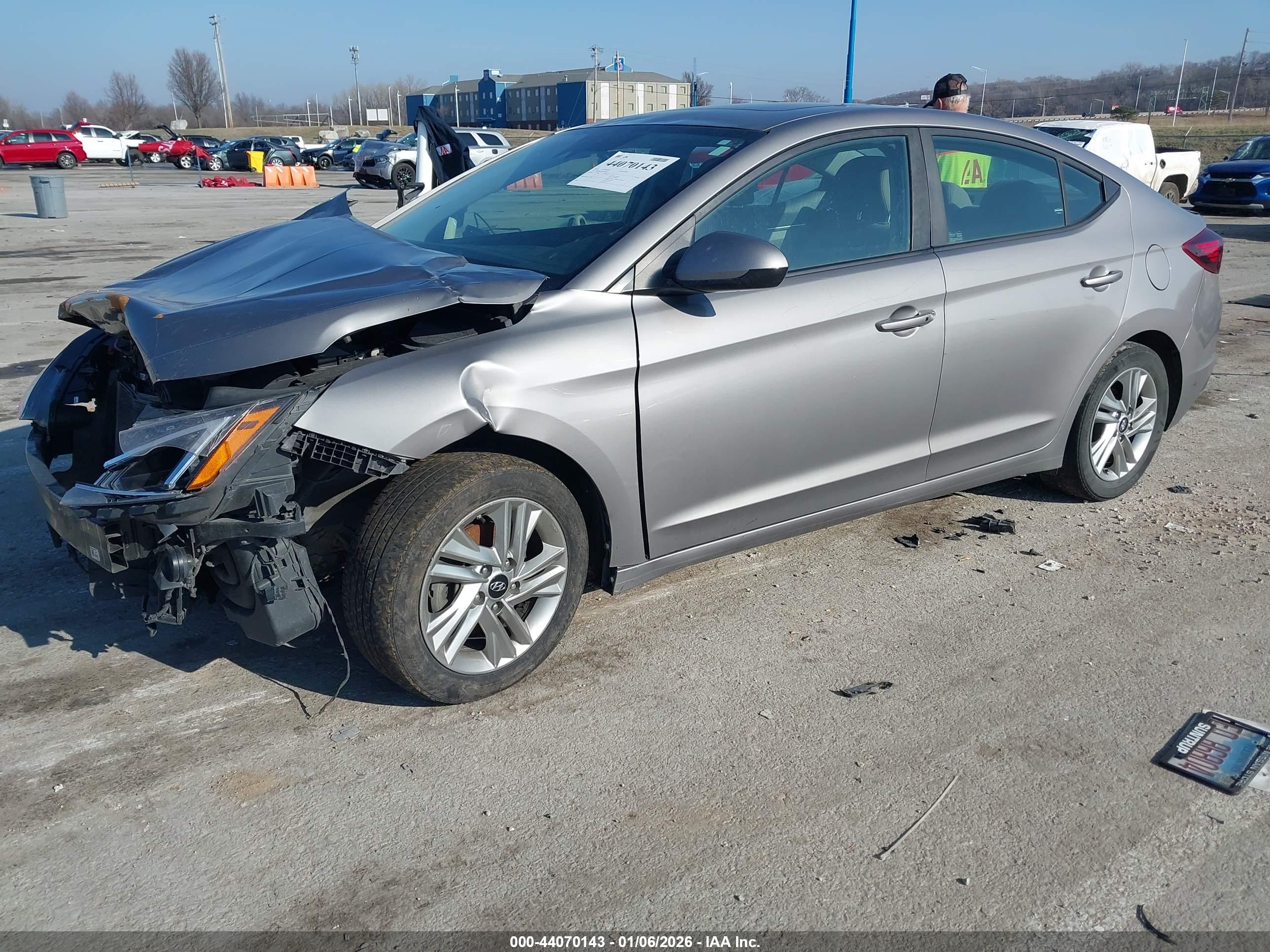 HYUNDAI ELANTRA image 2