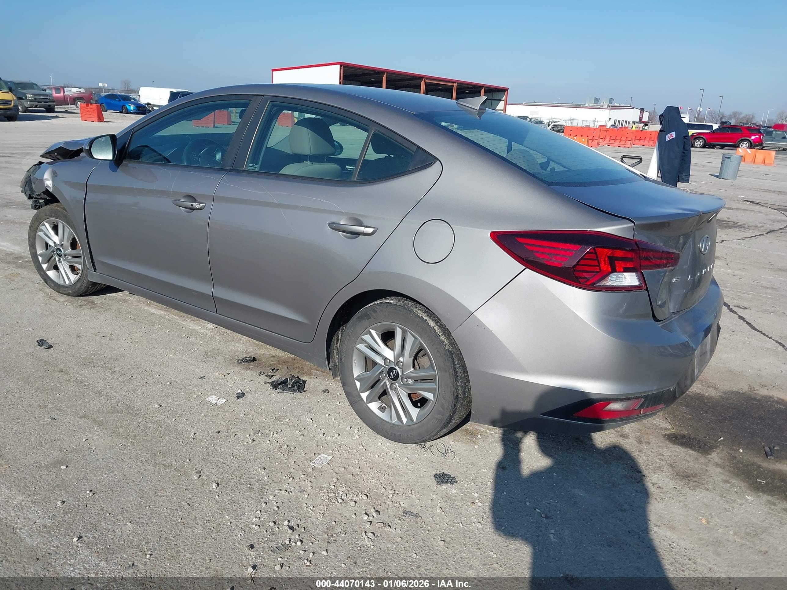 HYUNDAI ELANTRA image 3