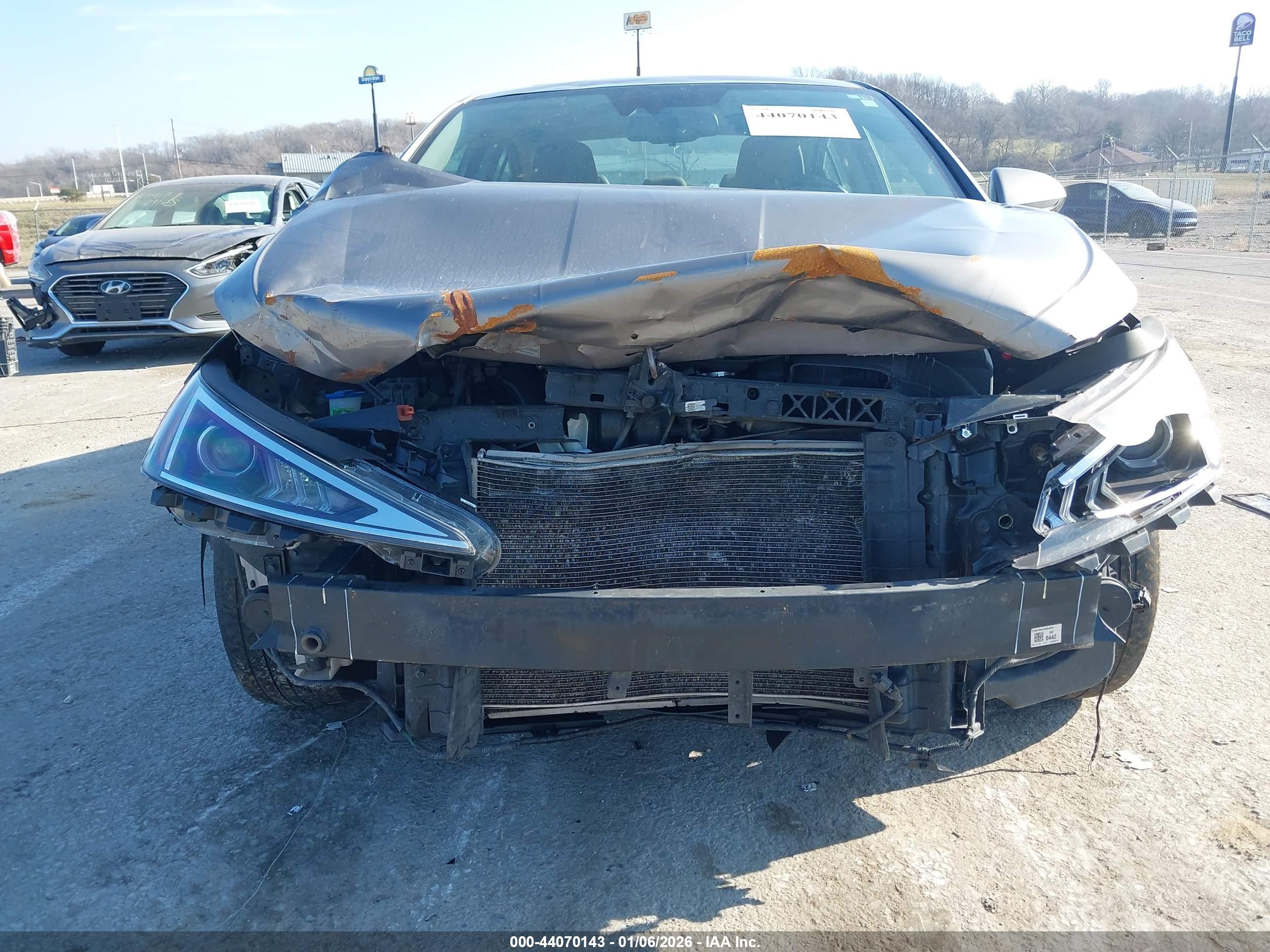 HYUNDAI ELANTRA image 6