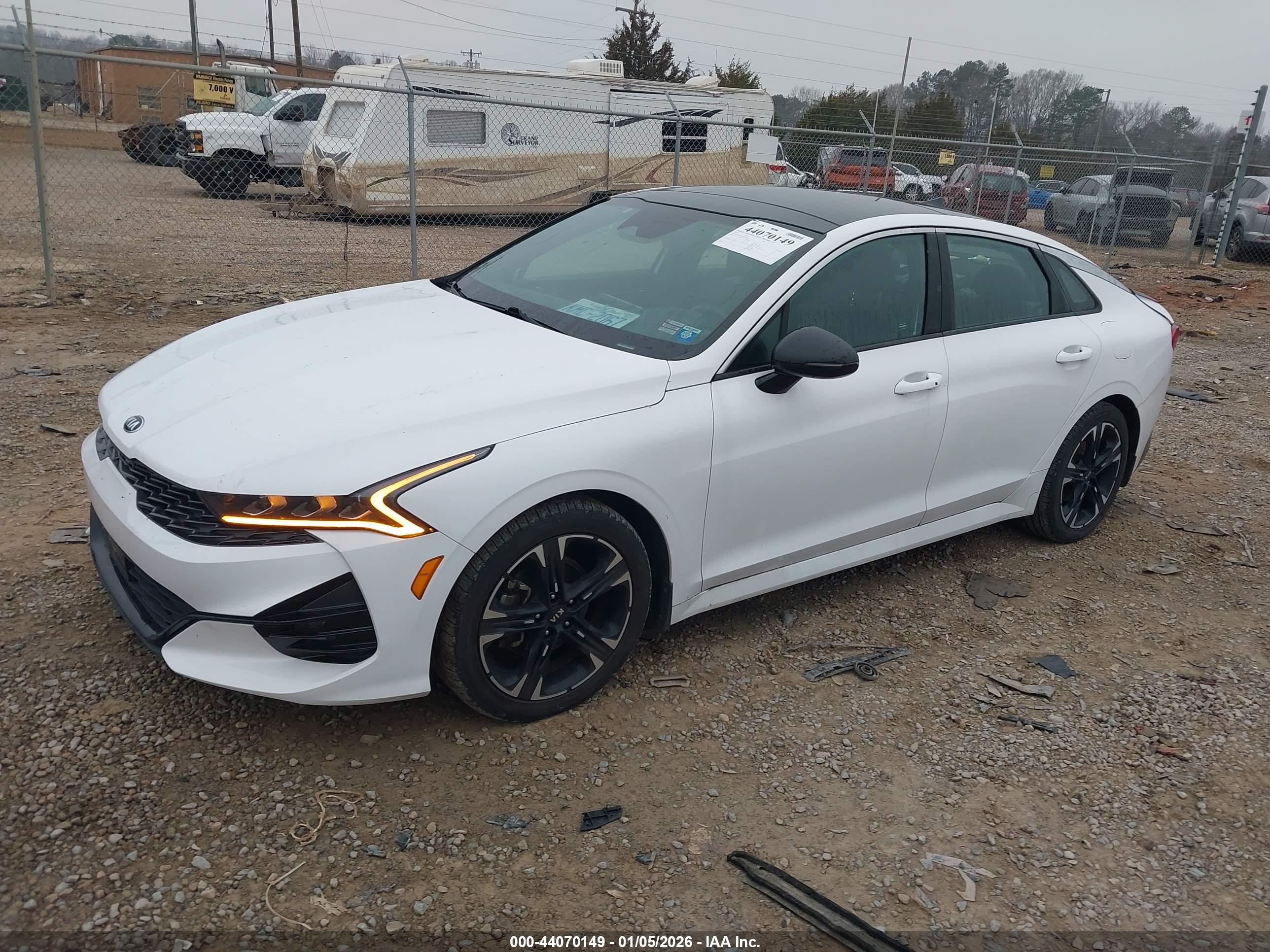 KIA K5 image 2