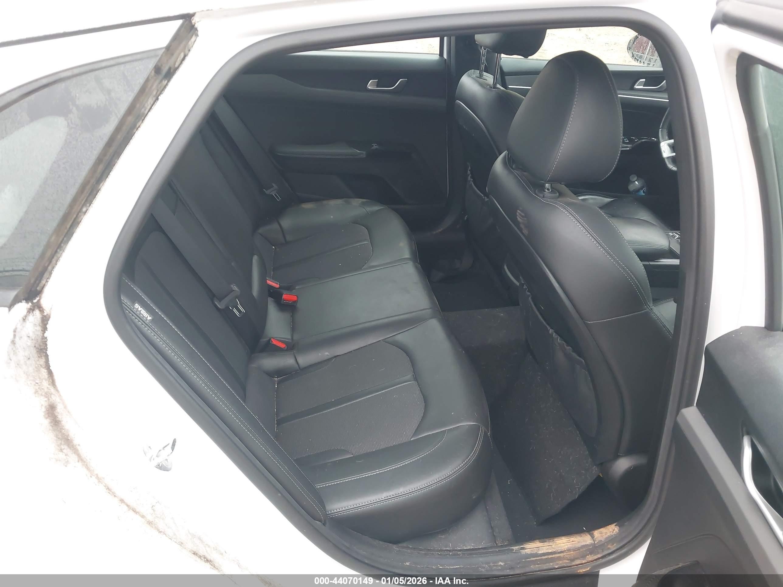 KIA K5 image 8