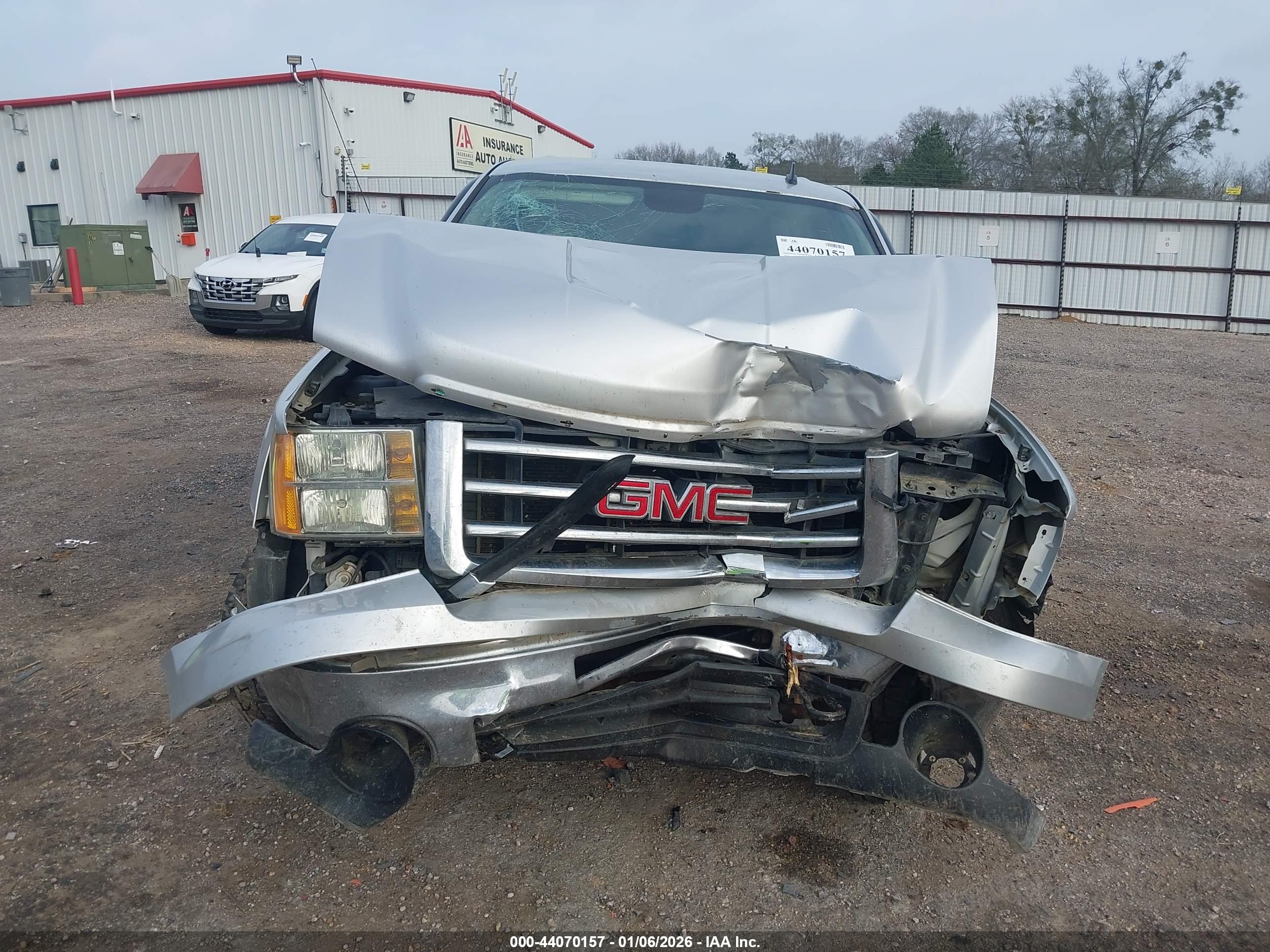 GMC SIERRA image 10