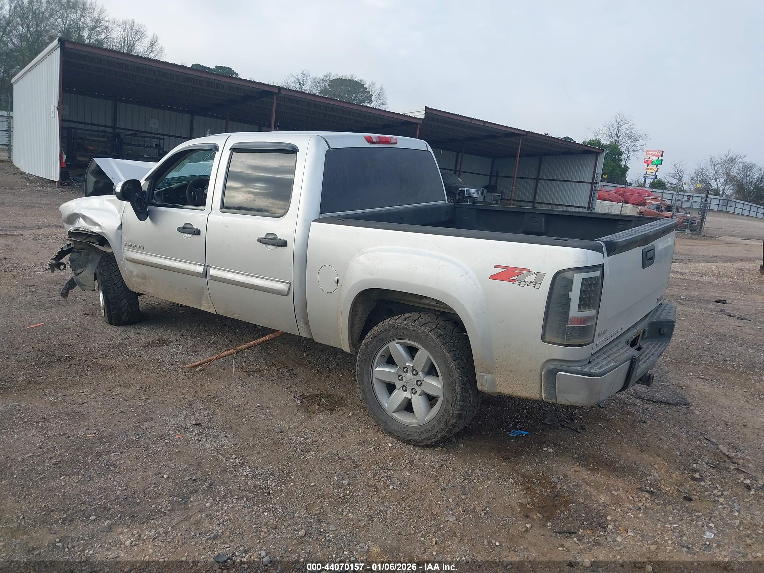 GMC SIERRA image 3