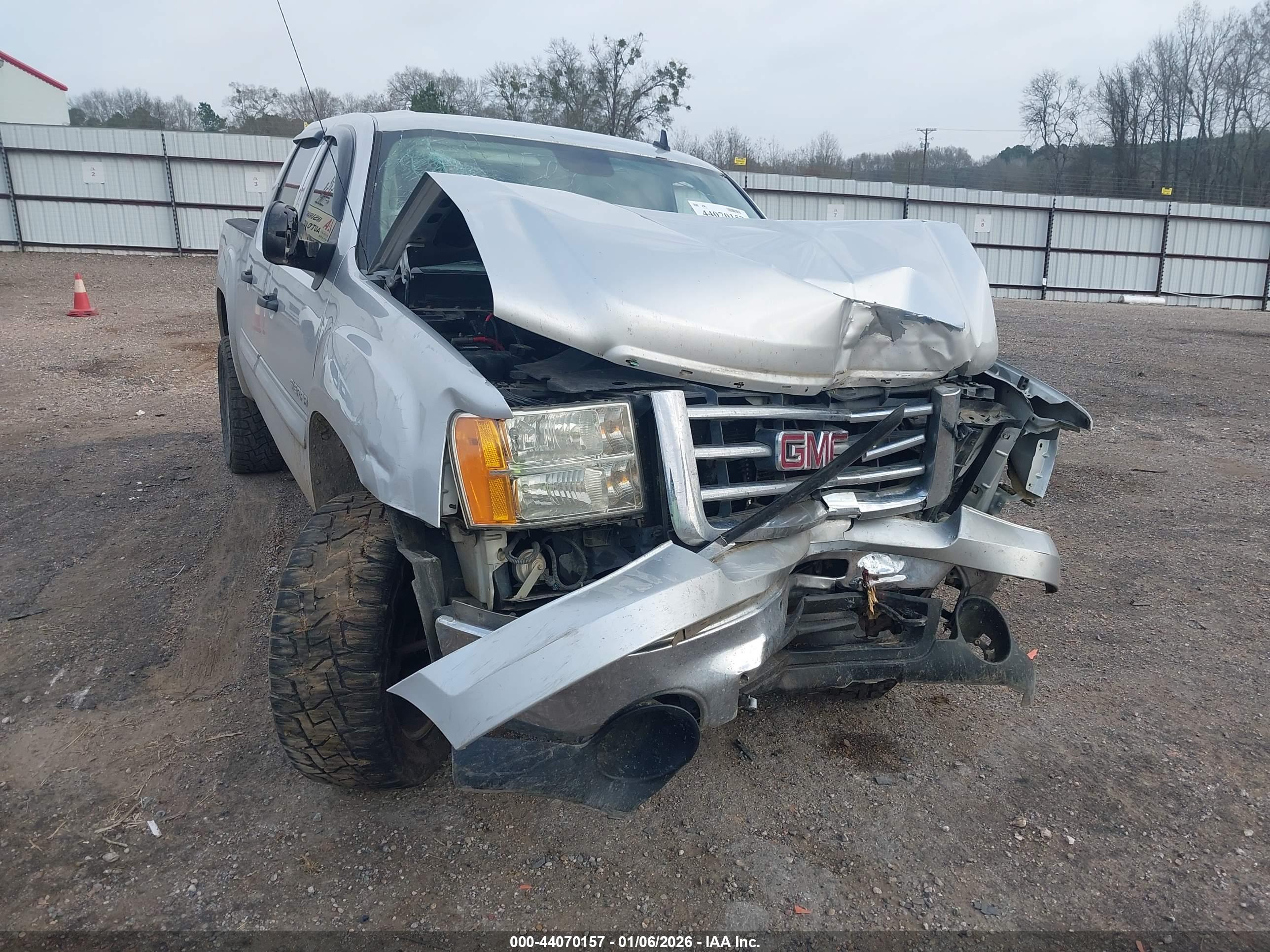 GMC SIERRA image 6