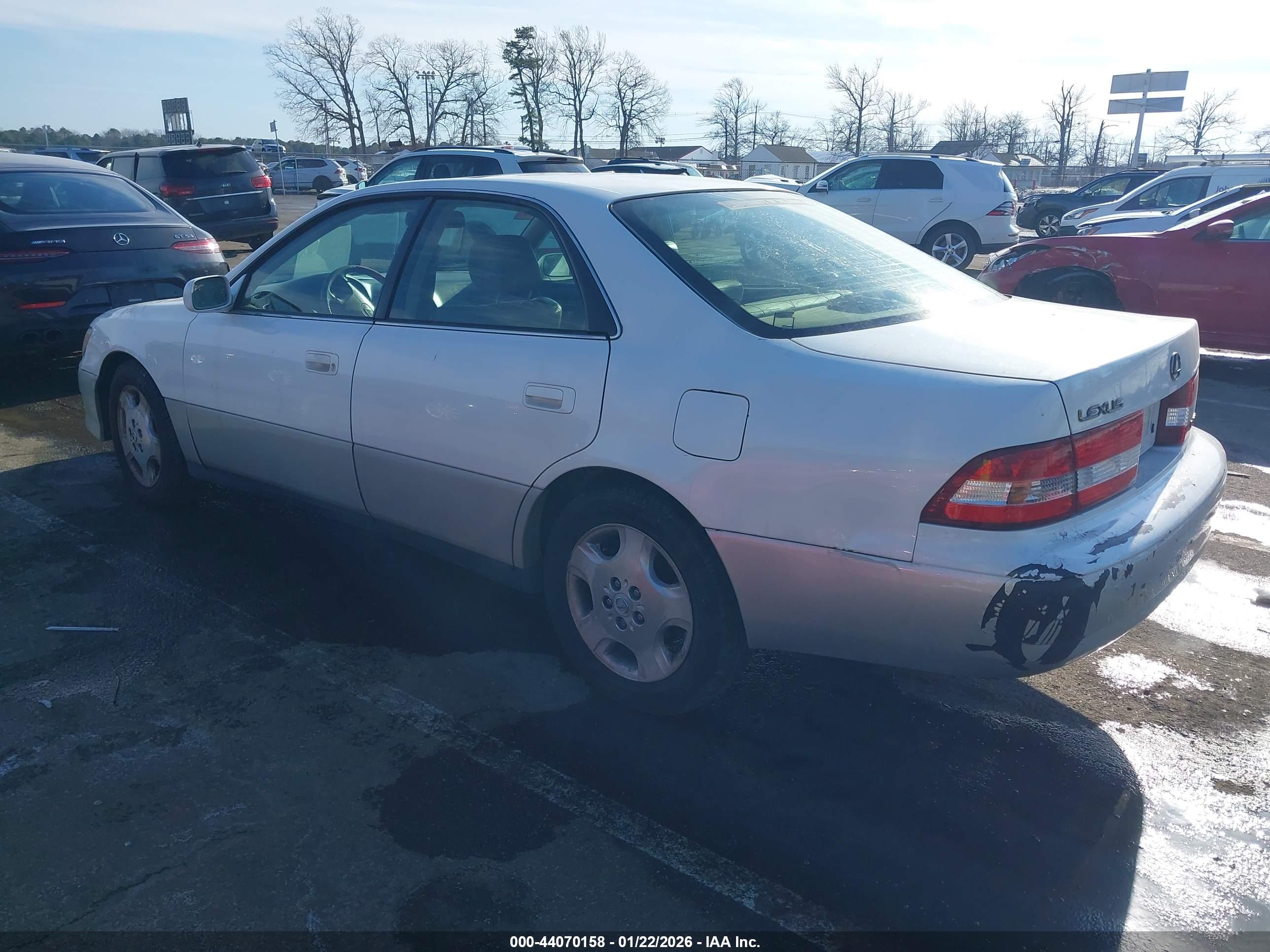 LEXUS ES image 3