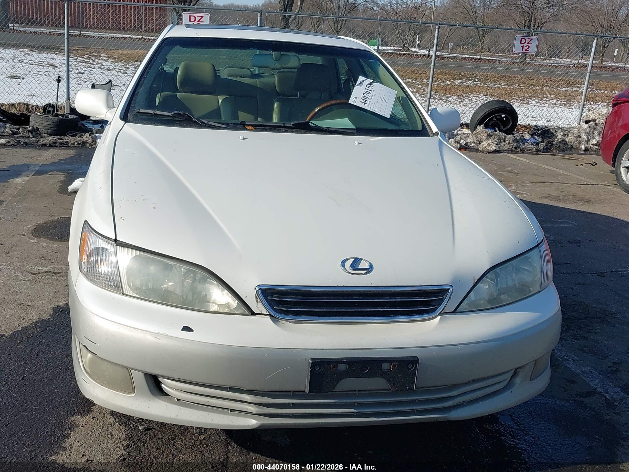 LEXUS ES image 6
