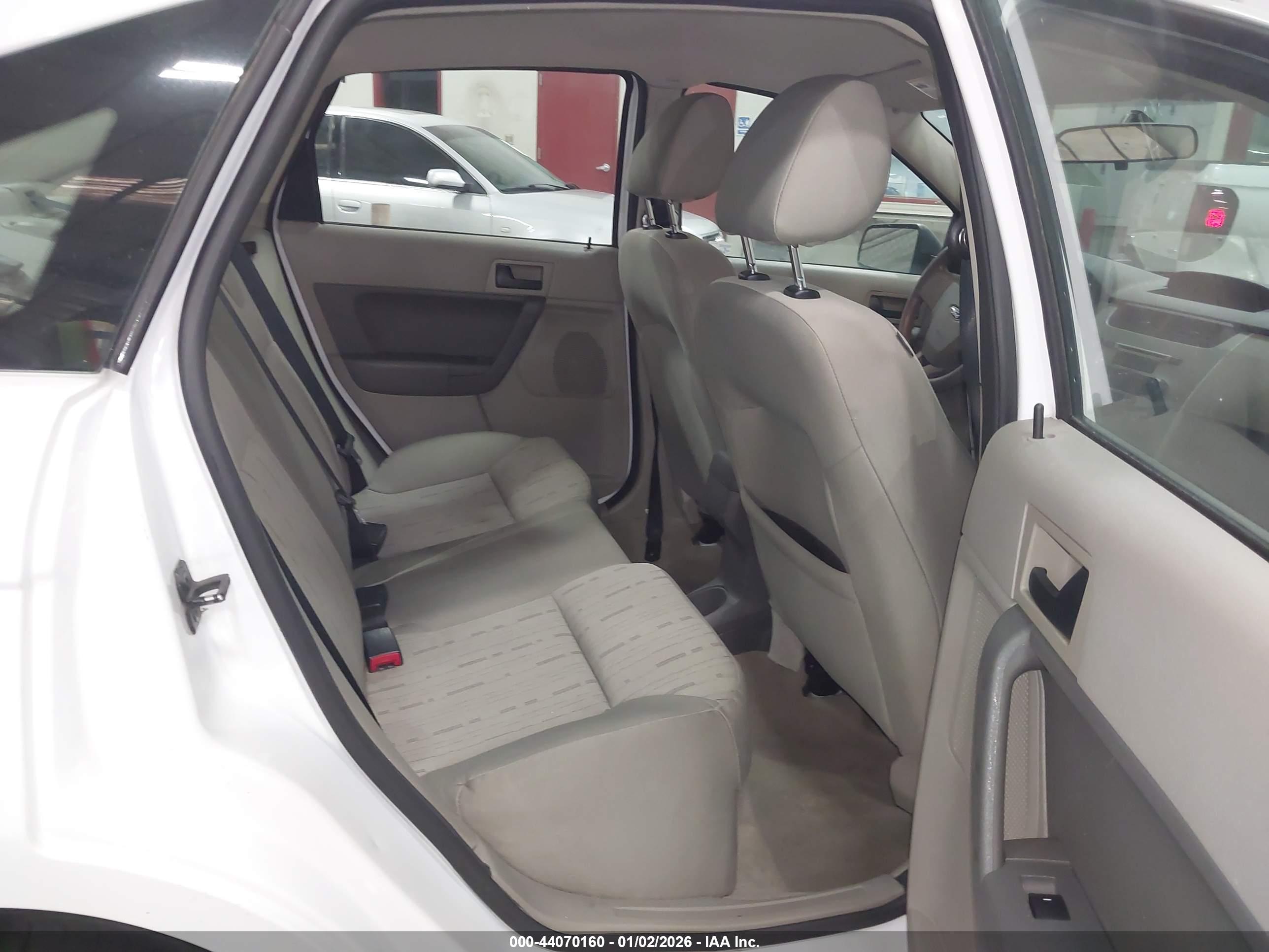 FORD FOCUS image 8