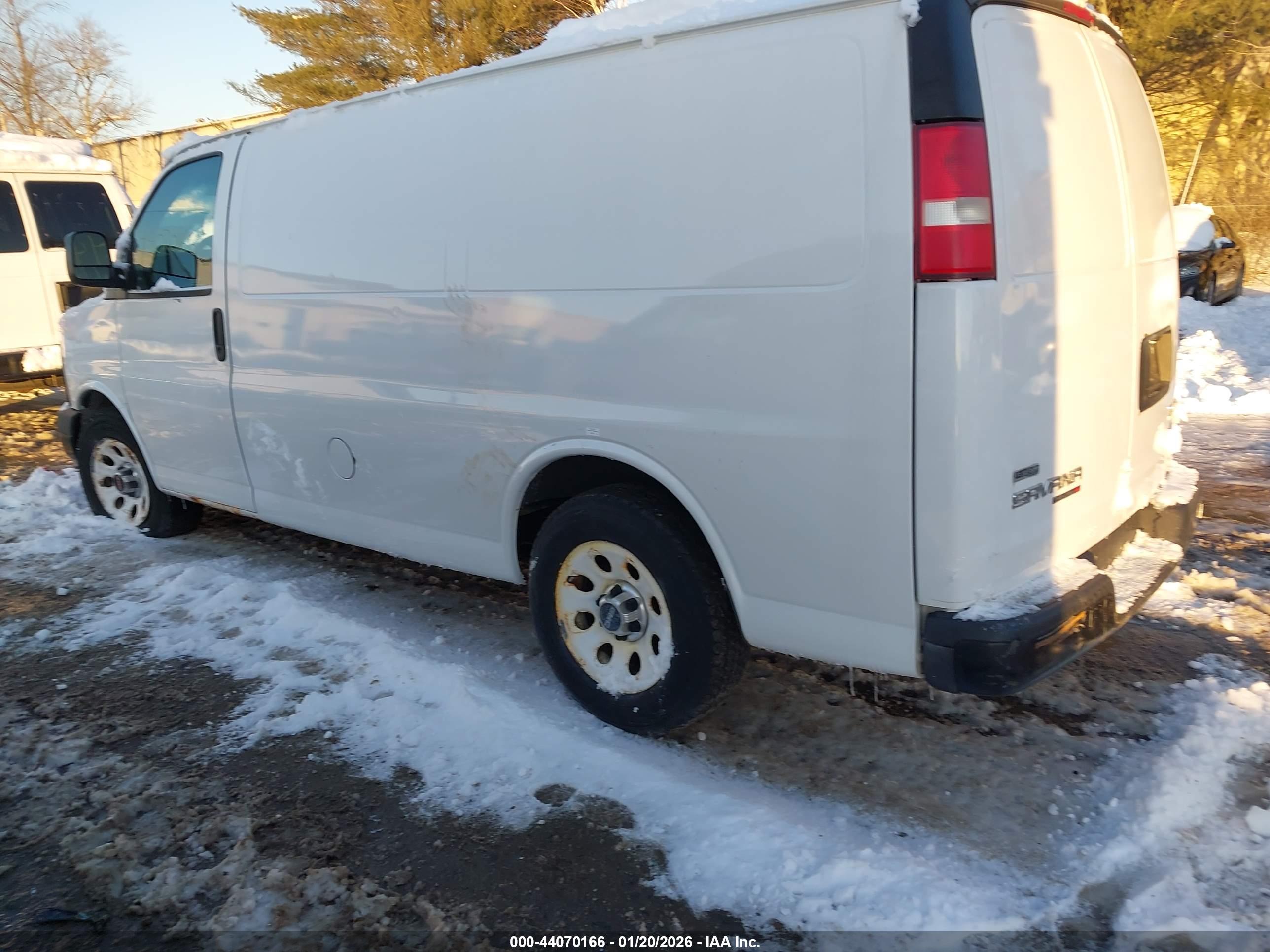 GMC SAVANA image 3