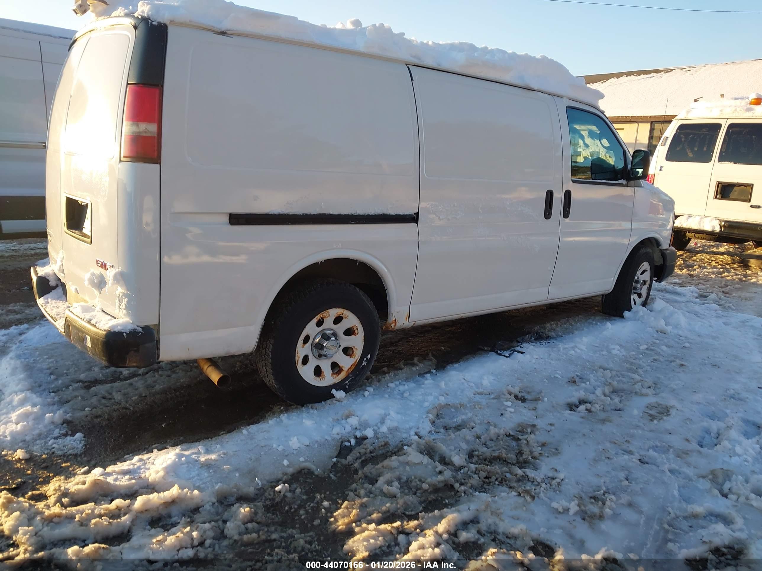 GMC SAVANA image 4