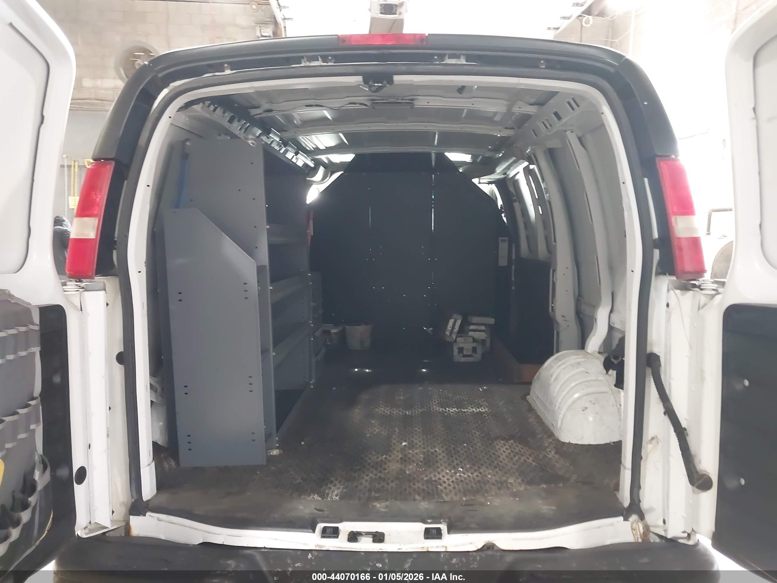 GMC SAVANA image 8