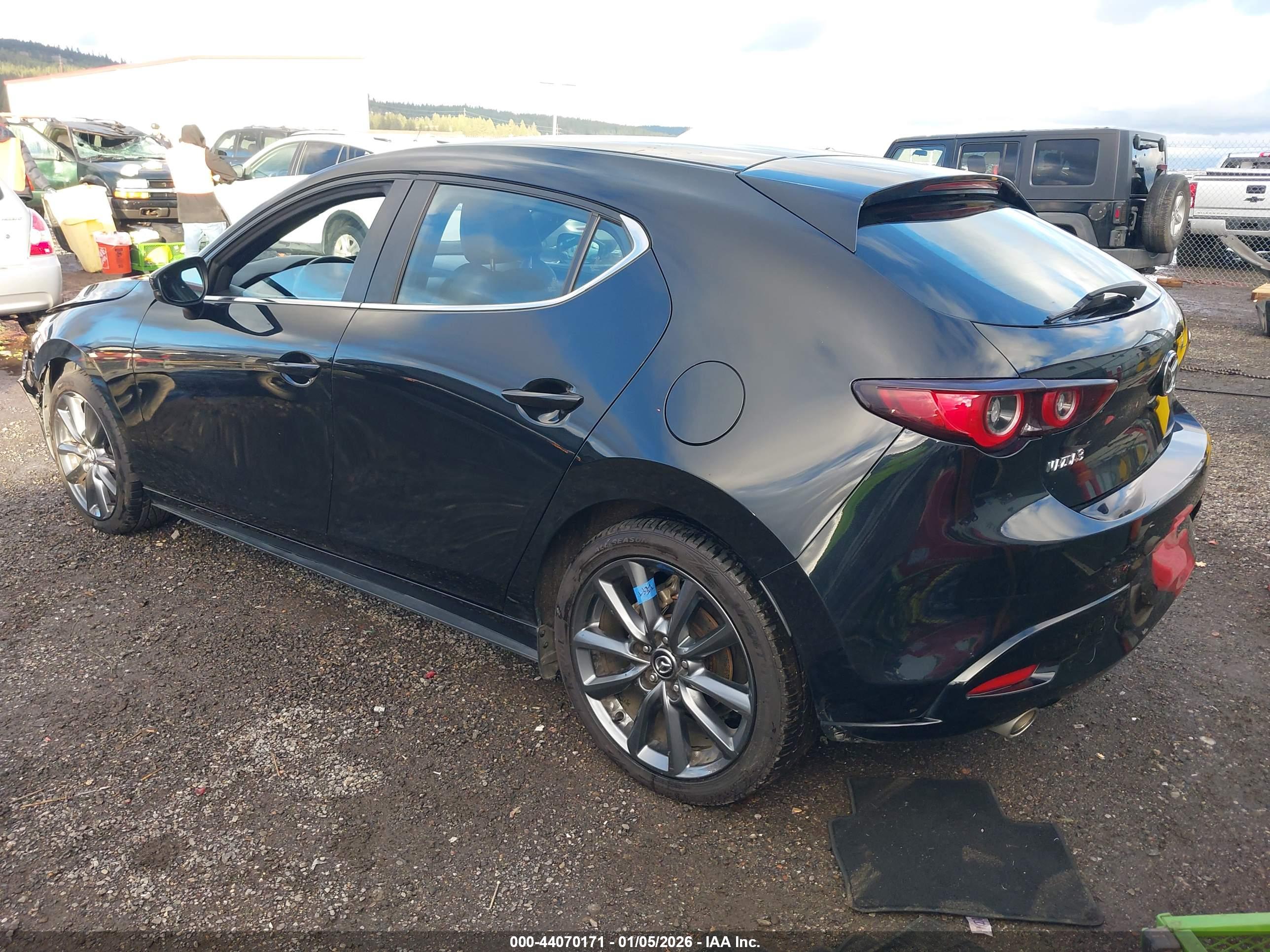 MAZDA MAZDA3 image 3