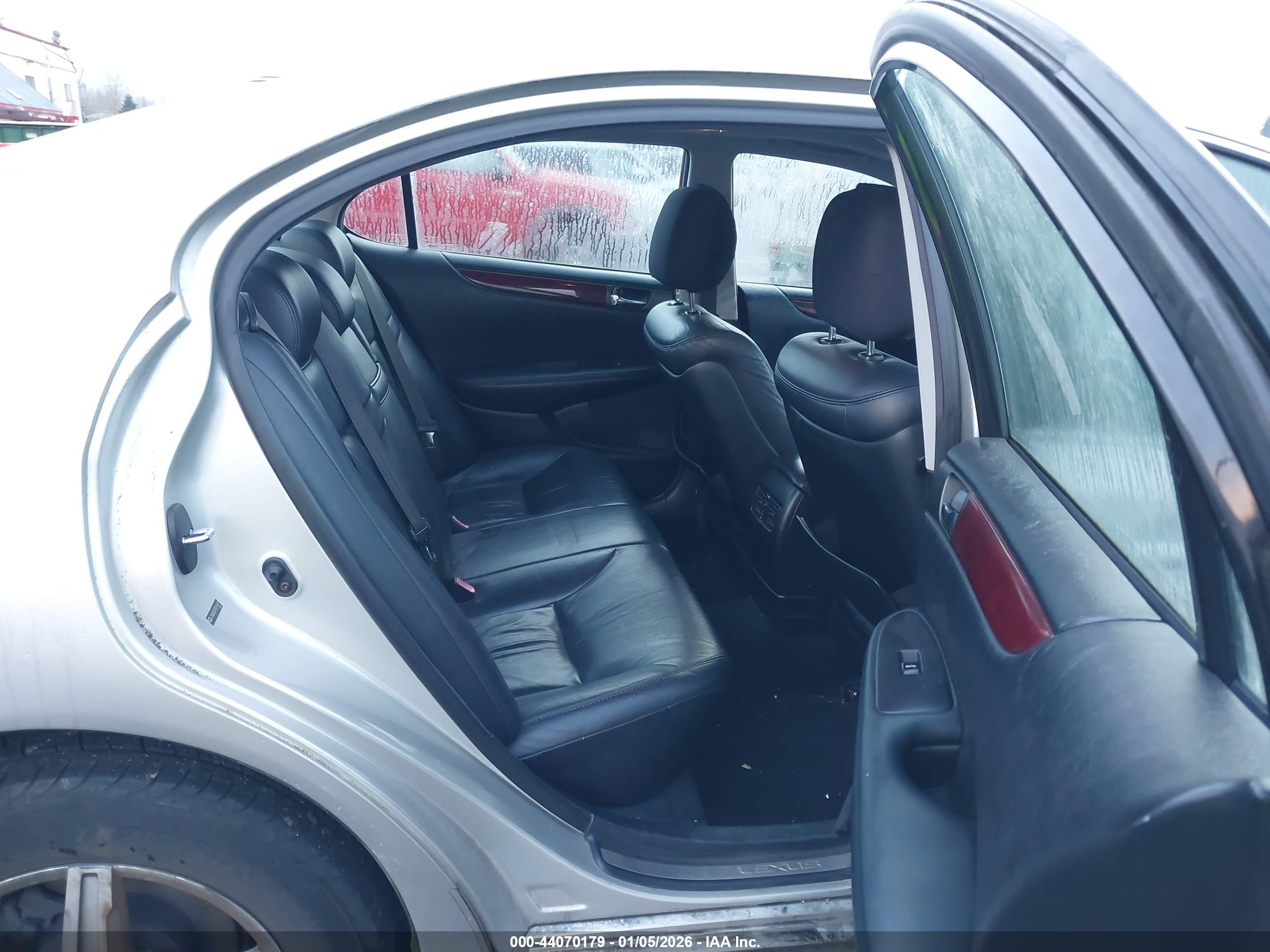 LEXUS ES image 8