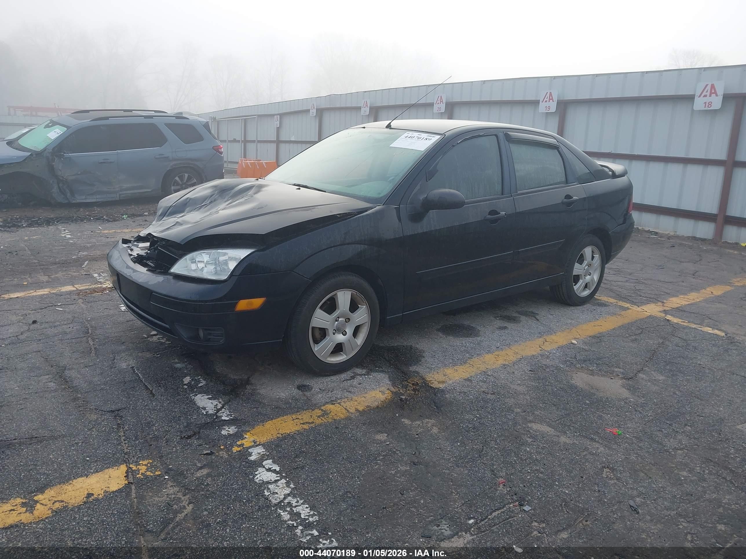 FORD FOCUS image 2