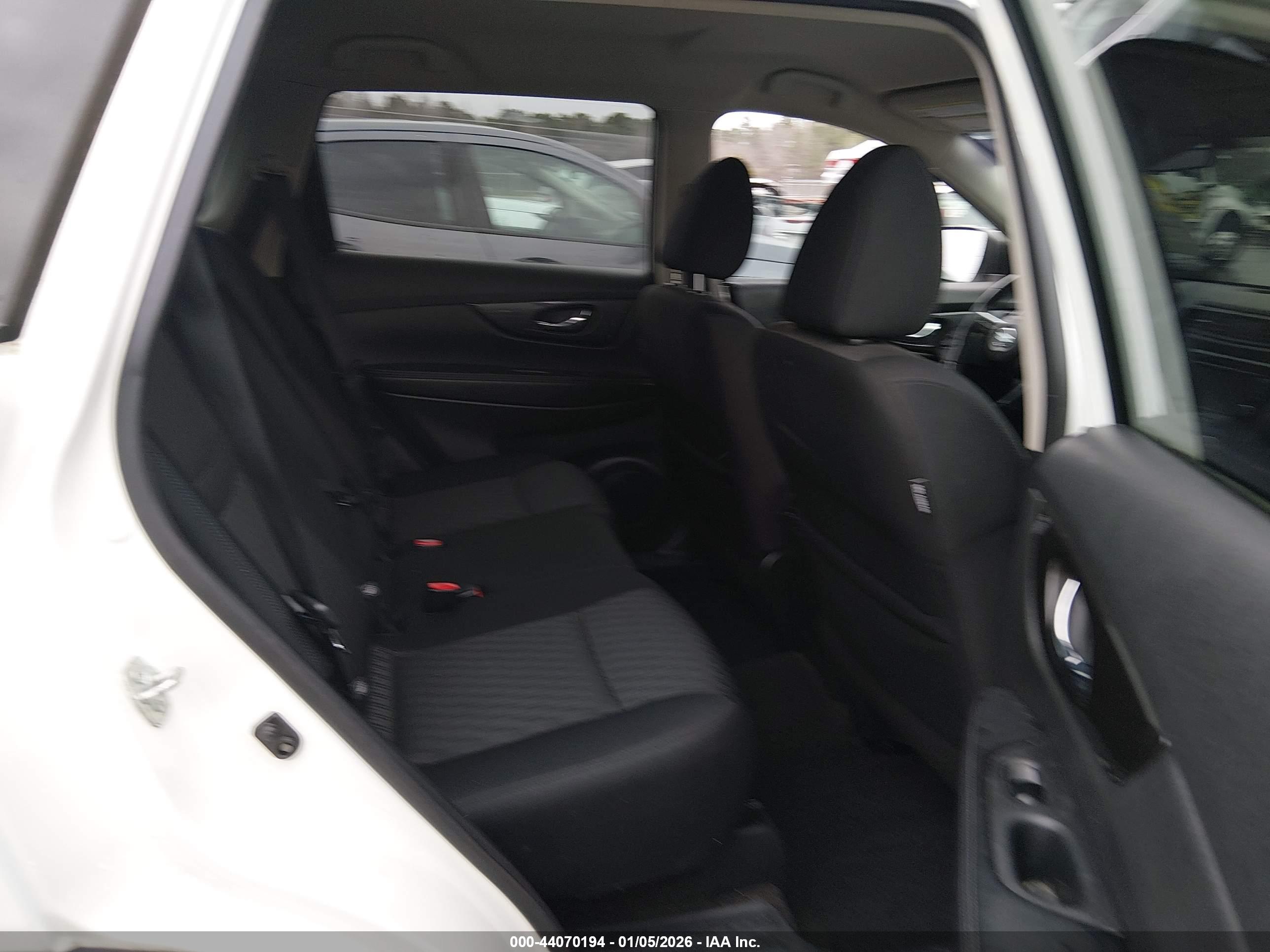 NISSAN ROGUE image 8