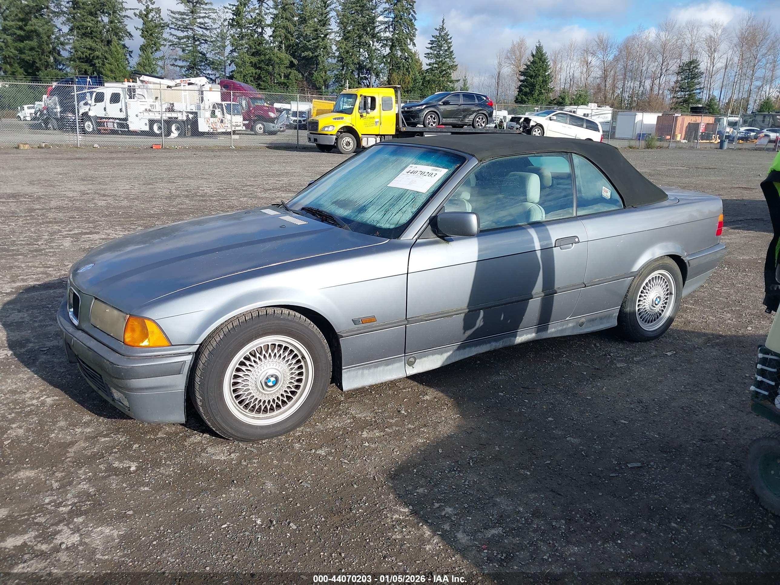 BMW 325 image 2