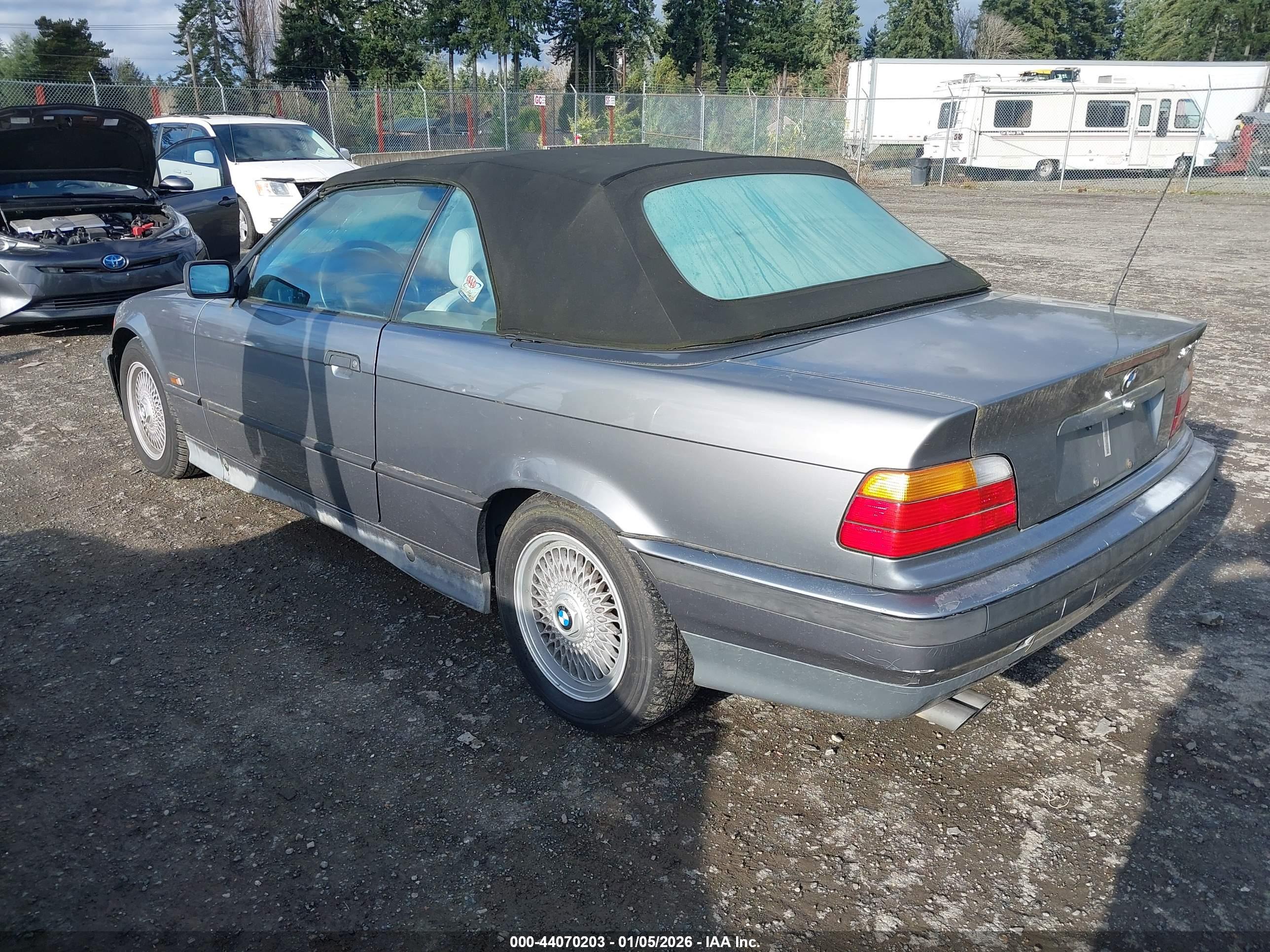 BMW 325 image 3