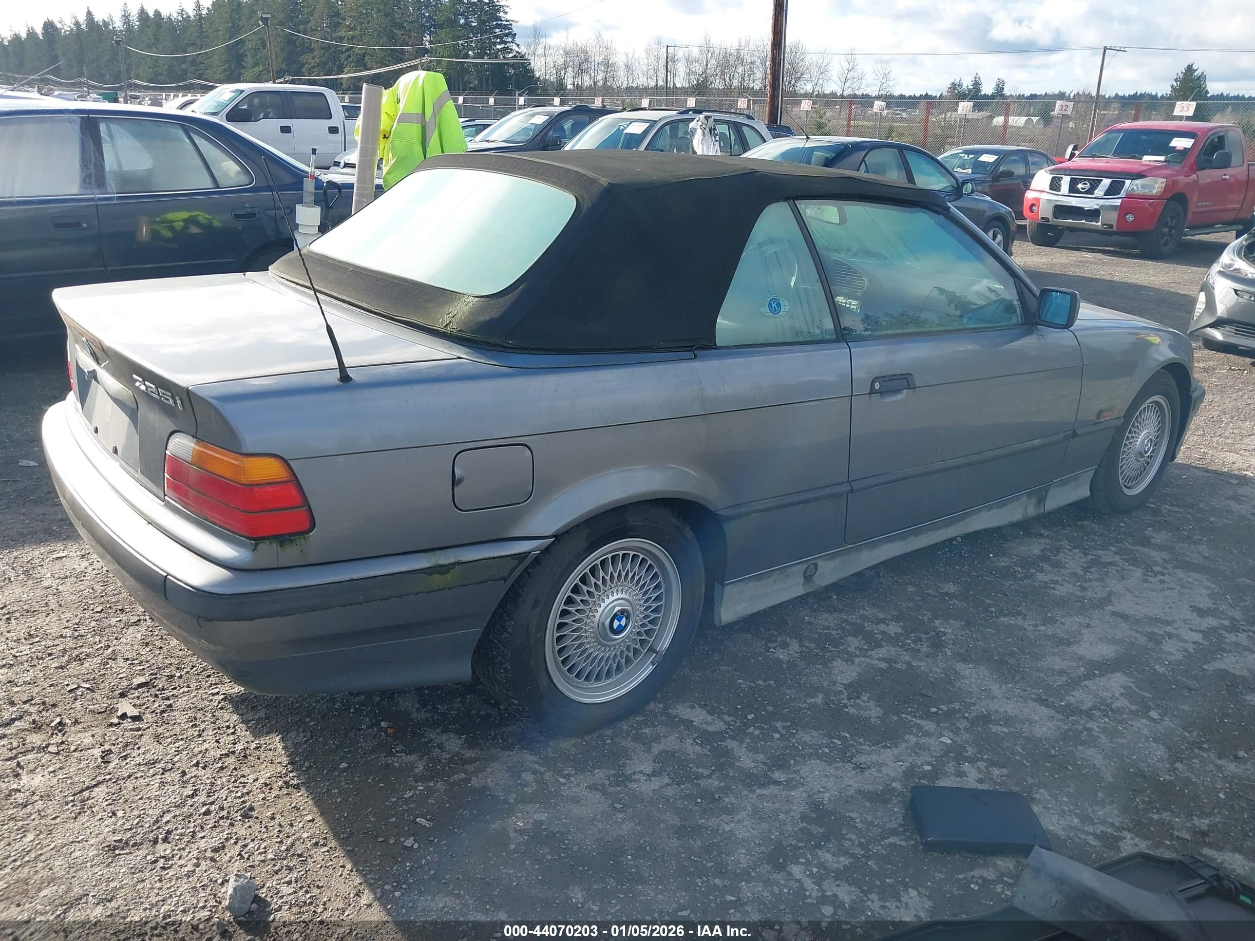 BMW 325 image 4