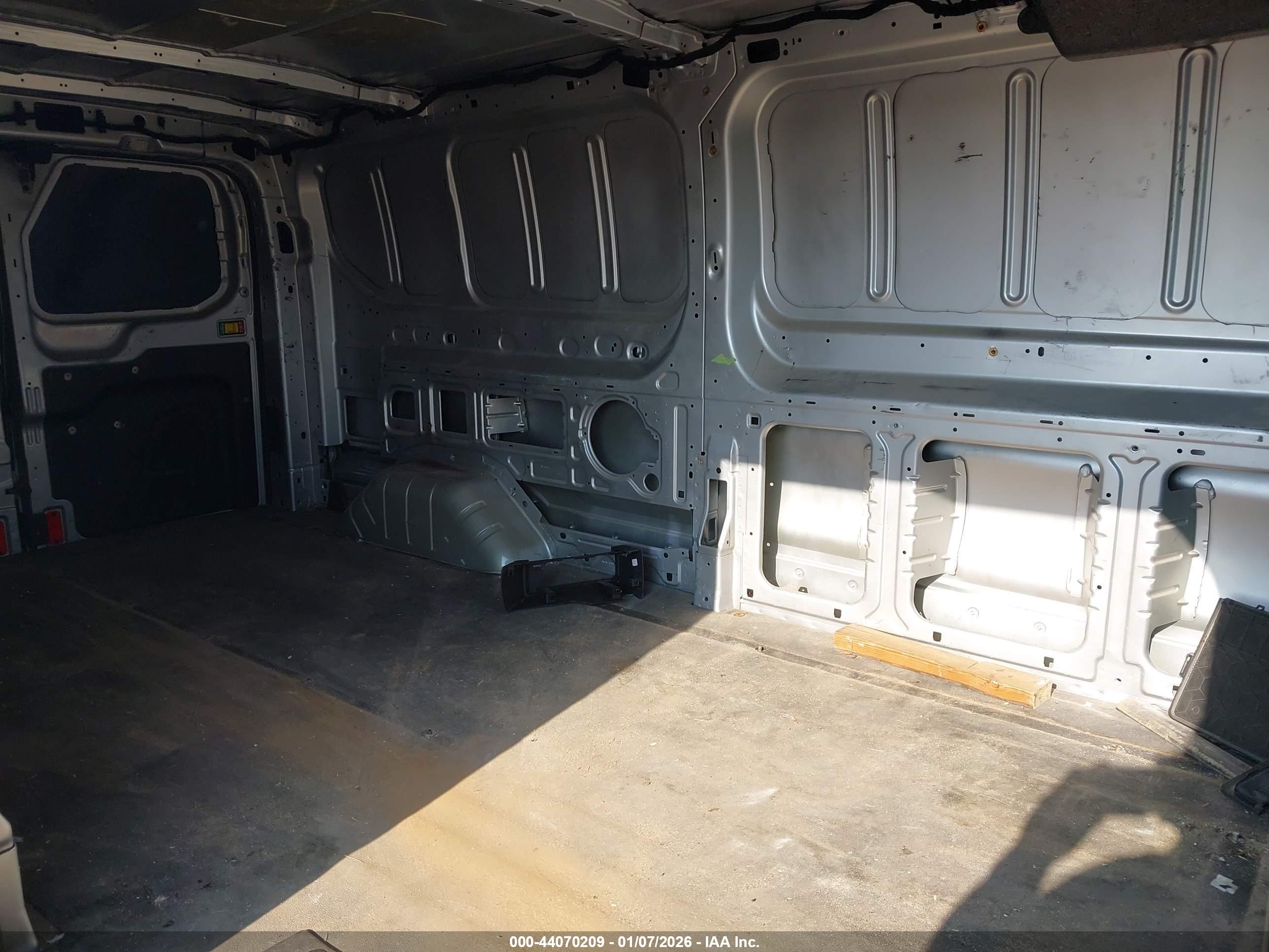 FORD TRANSIT-150 image 8