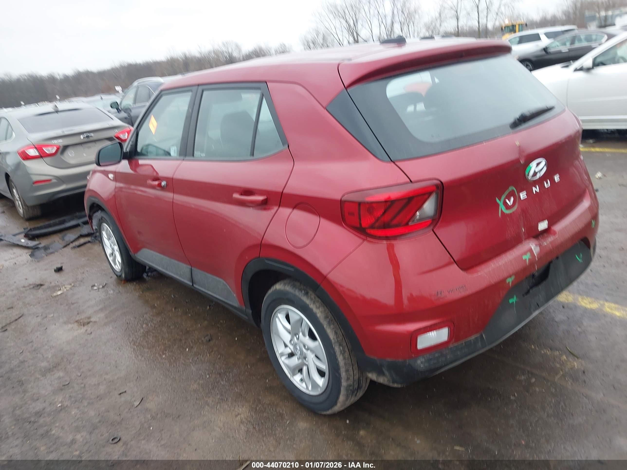 HYUNDAI VENUE image 3