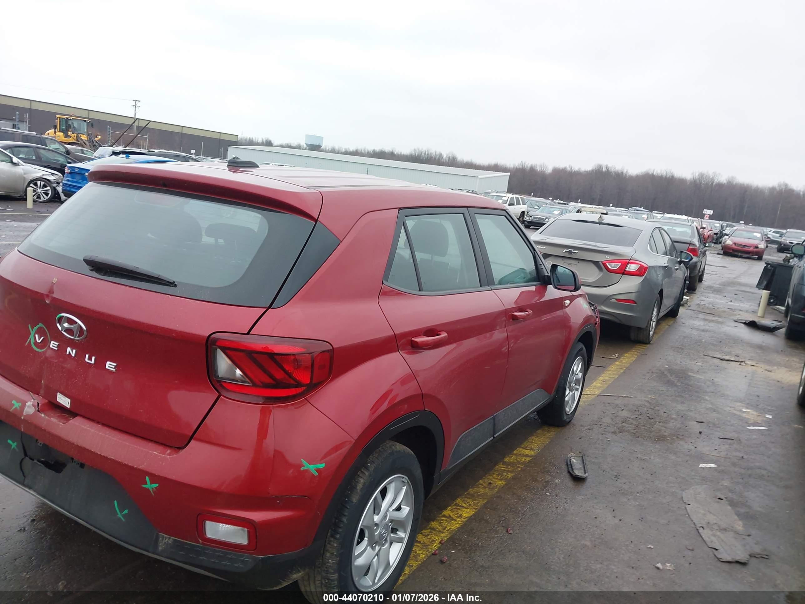 HYUNDAI VENUE image 4
