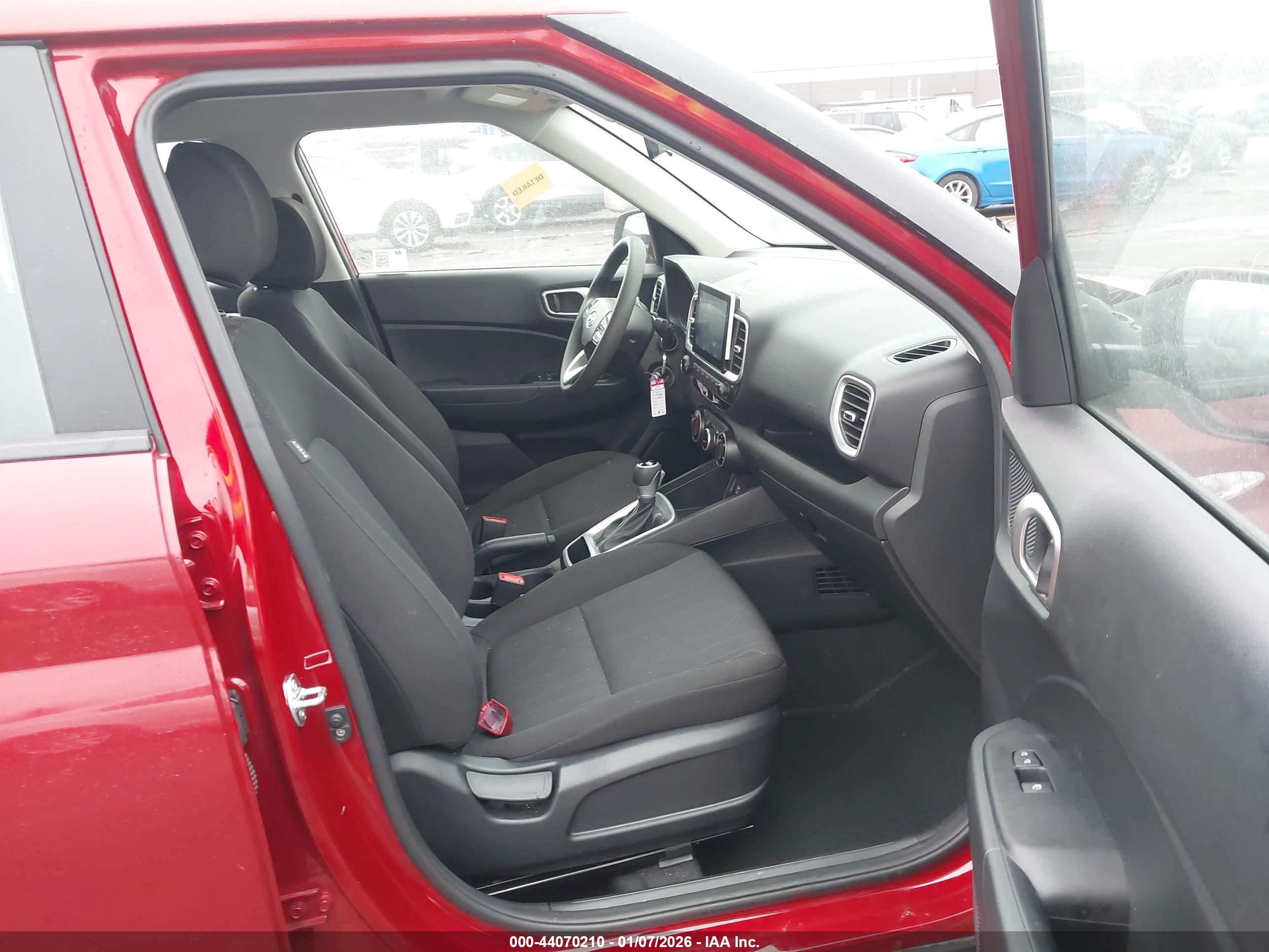 HYUNDAI VENUE image 5