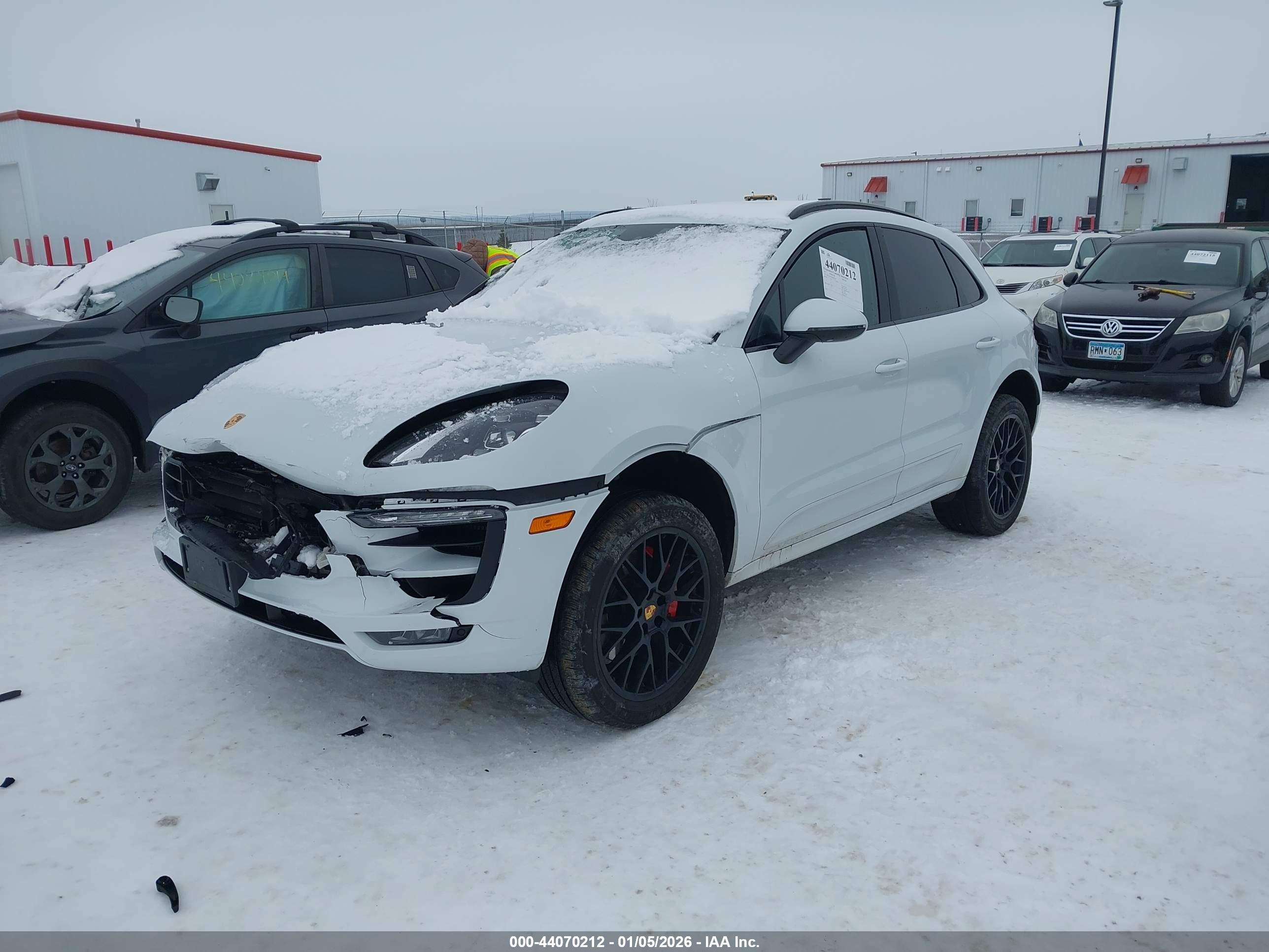 PORSCHE MACAN image 2